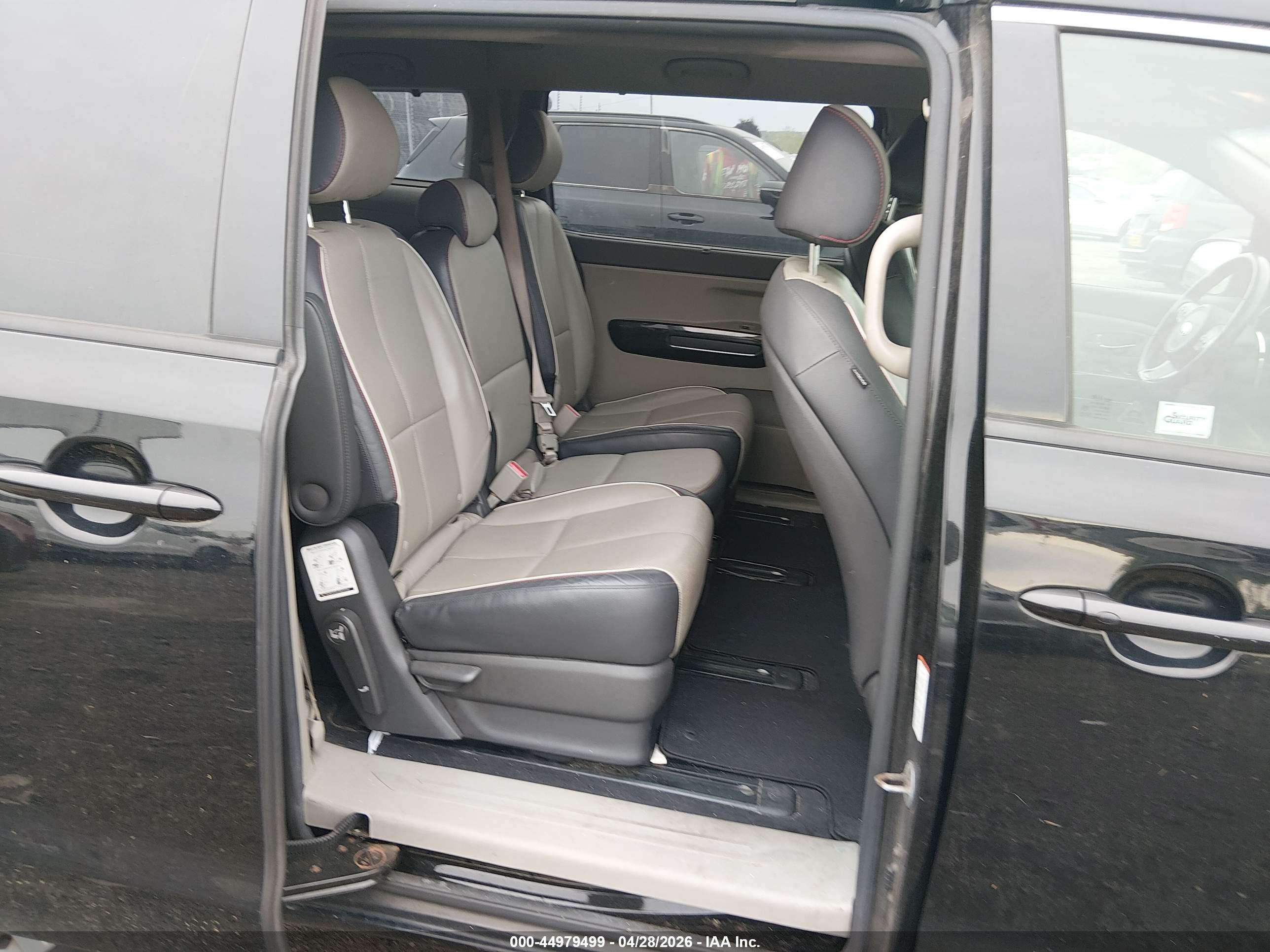 KIA SEDONA image 8