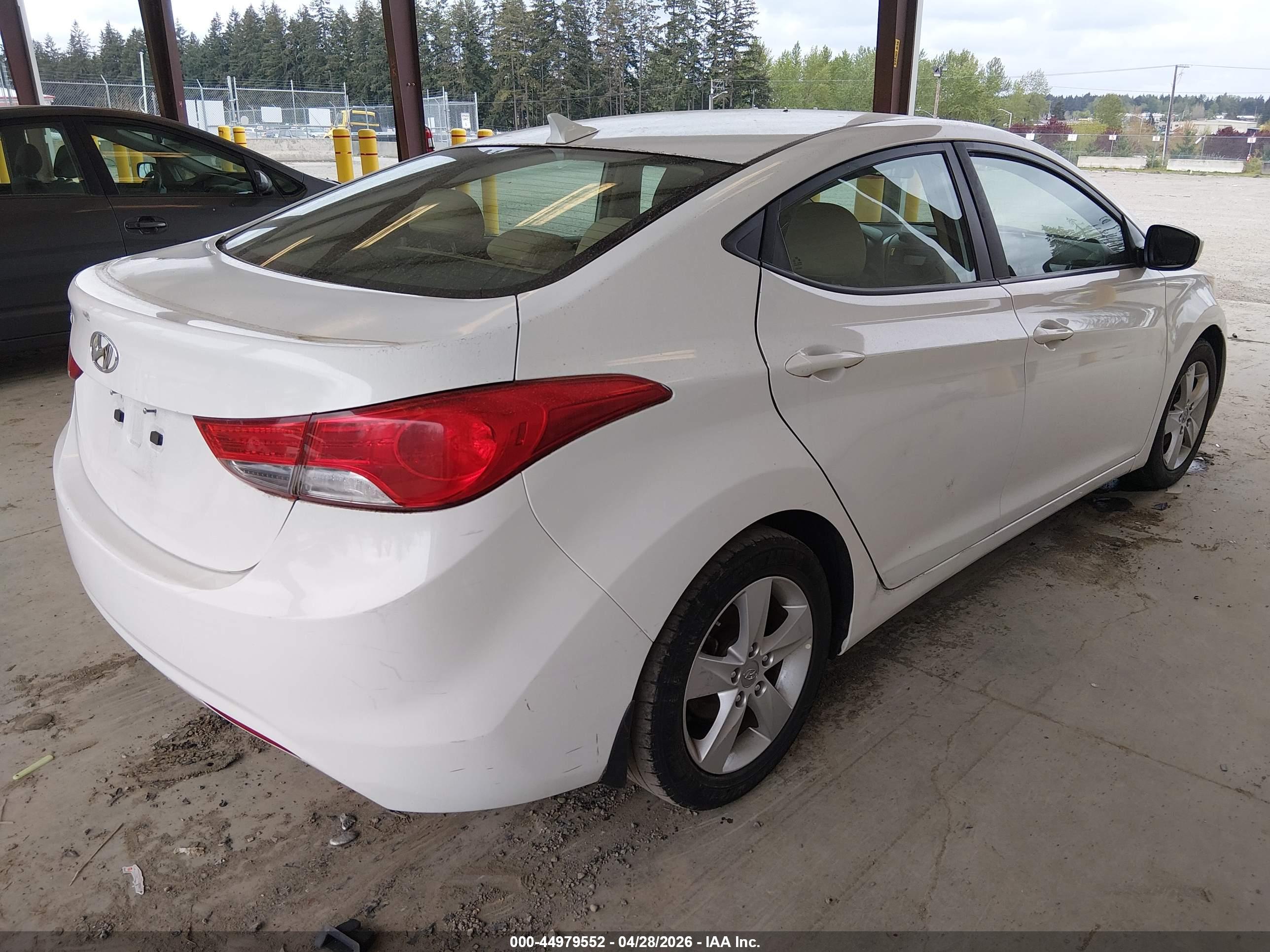 HYUNDAI ELANTRA image 4