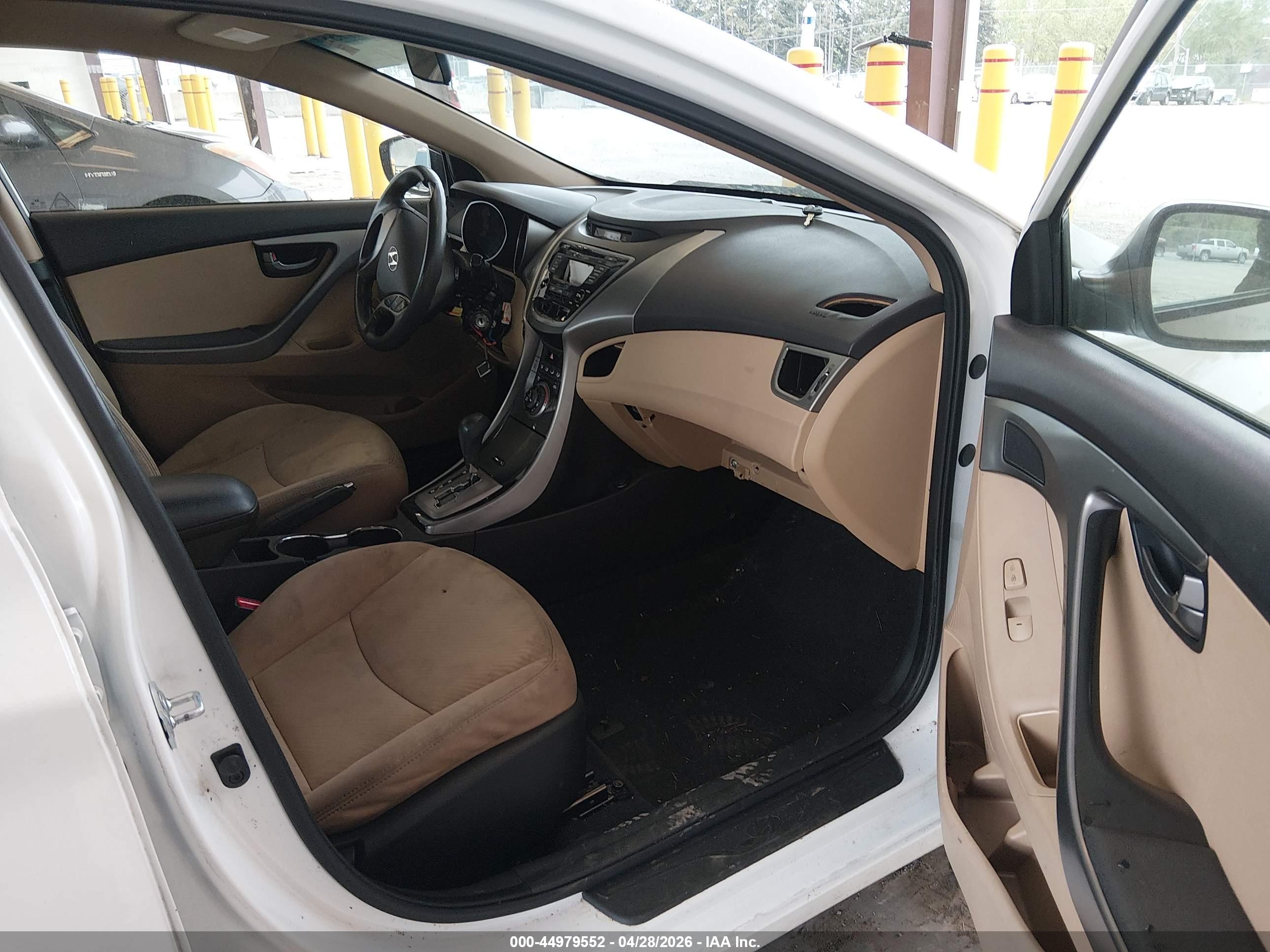HYUNDAI ELANTRA image 5