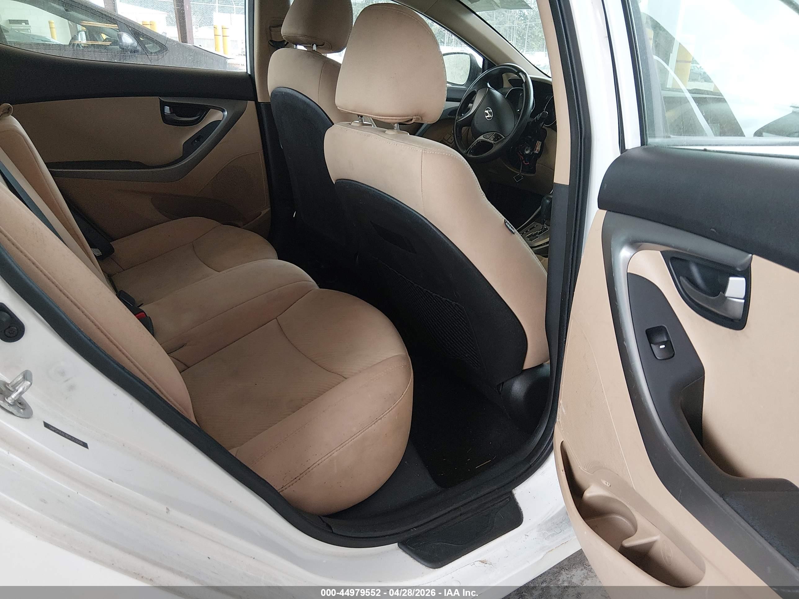 HYUNDAI ELANTRA image 8