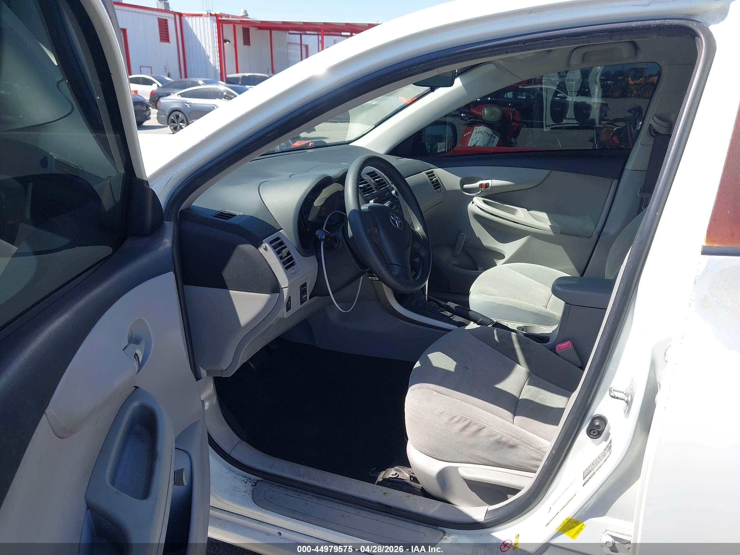 TOYOTA COROLLA image 5