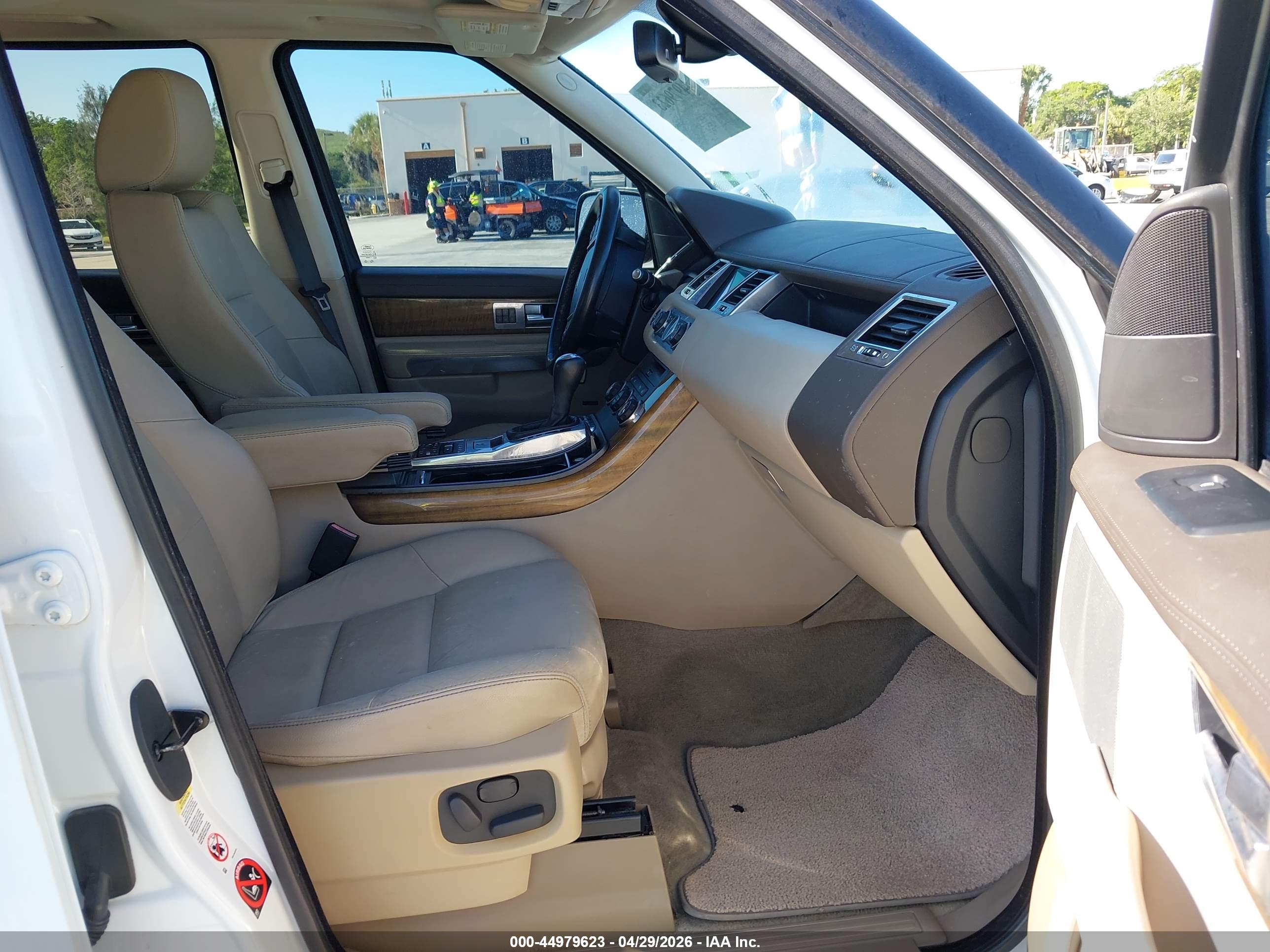 LAND ROVER image 5