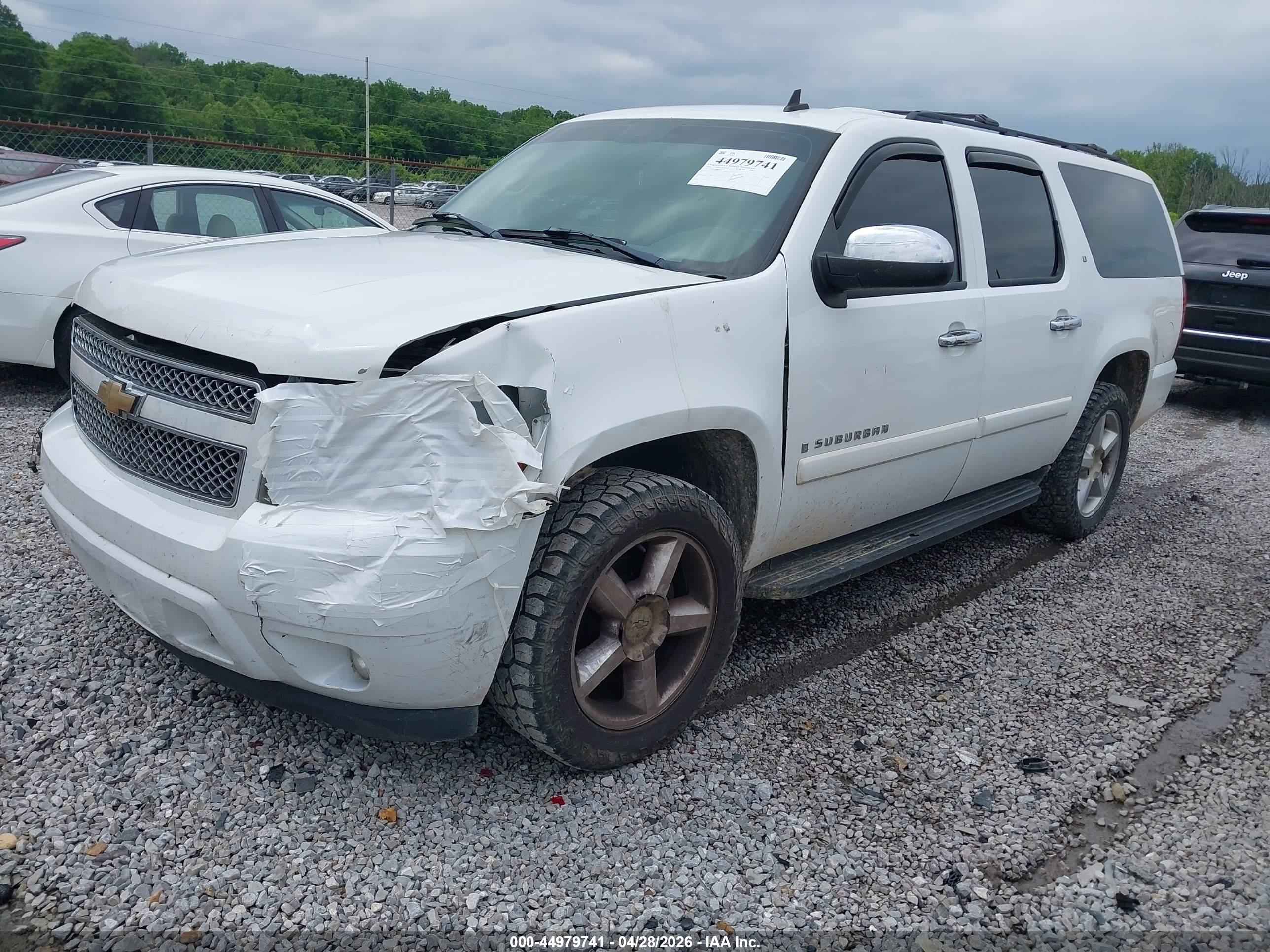 CHEVROLET SUBURBAN image 2