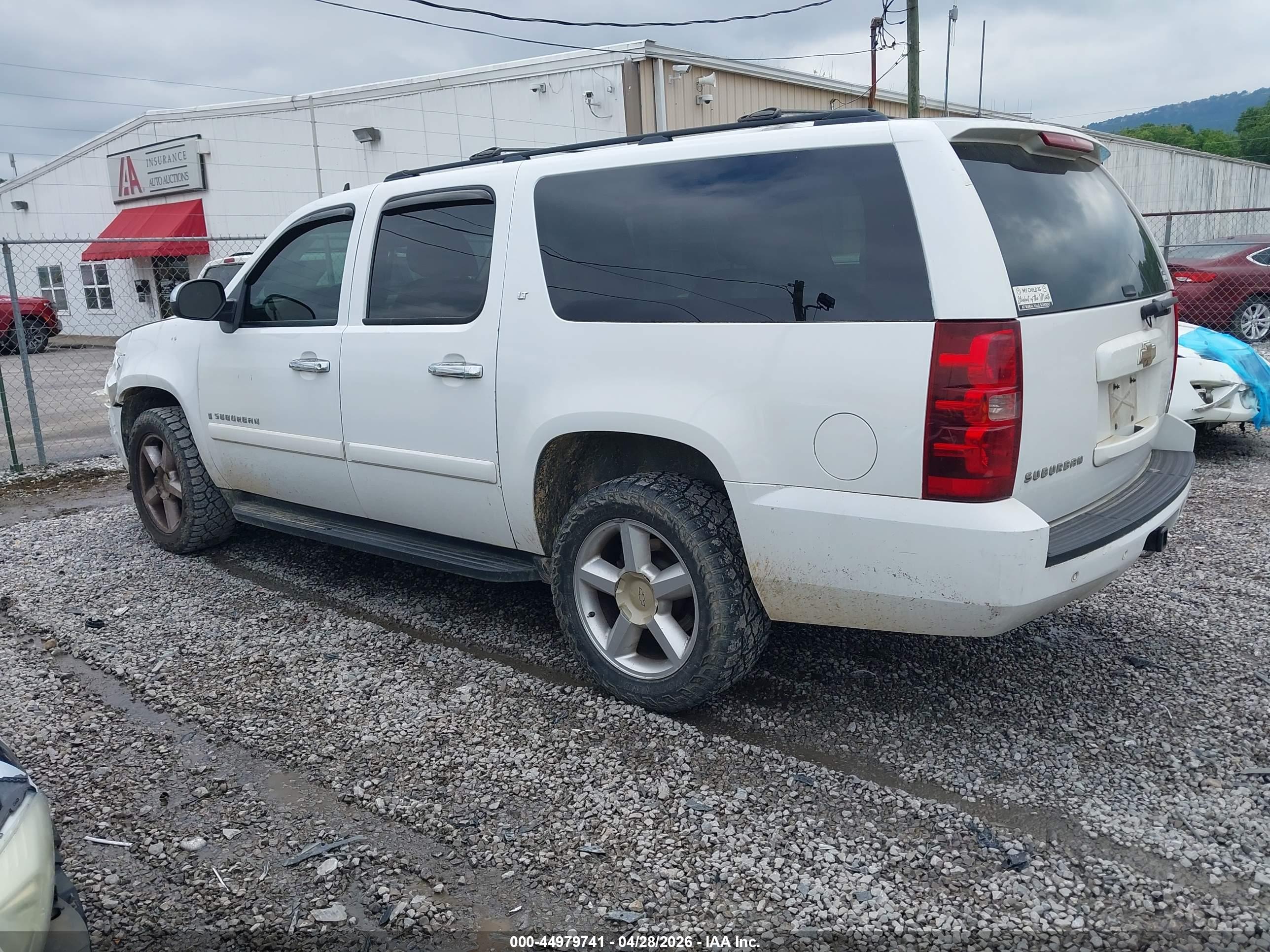 CHEVROLET SUBURBAN image 3