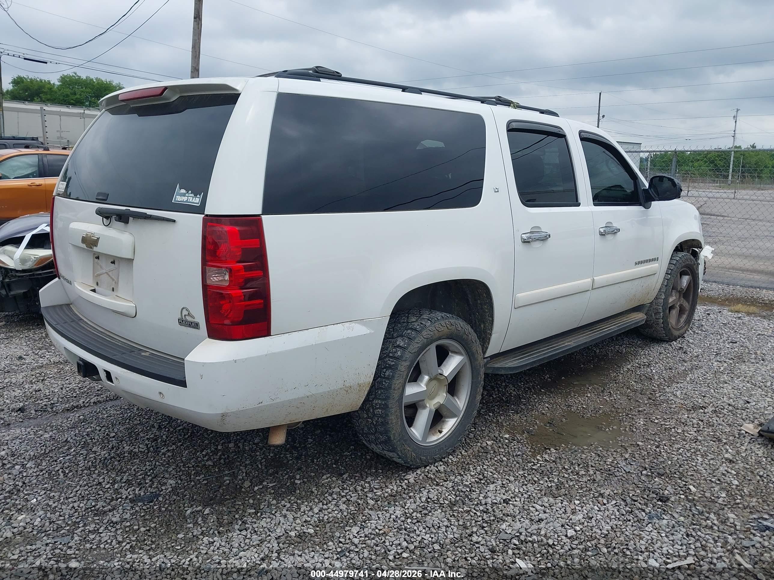 CHEVROLET SUBURBAN image 4