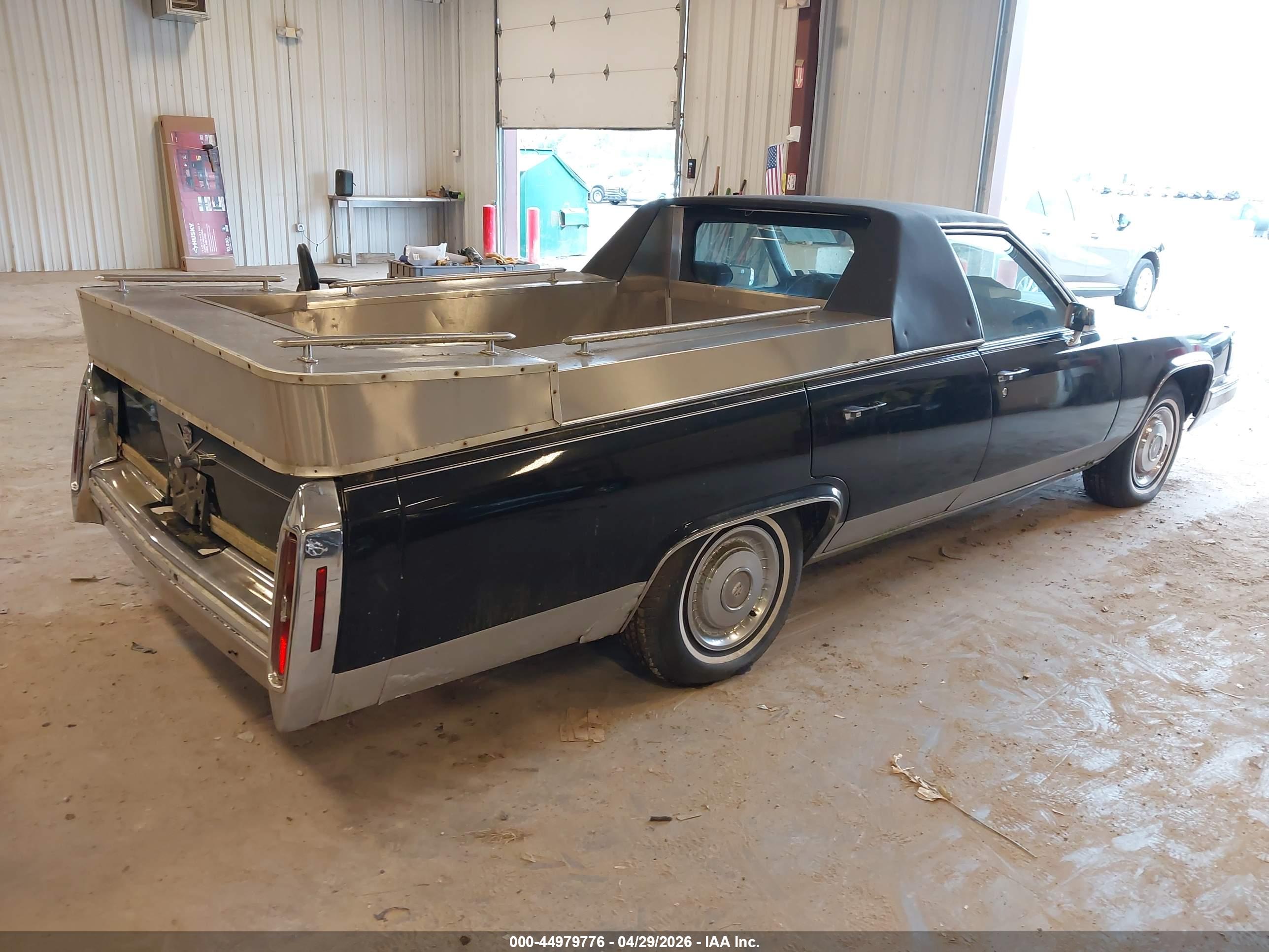 CADILLAC DEVILLE image 4