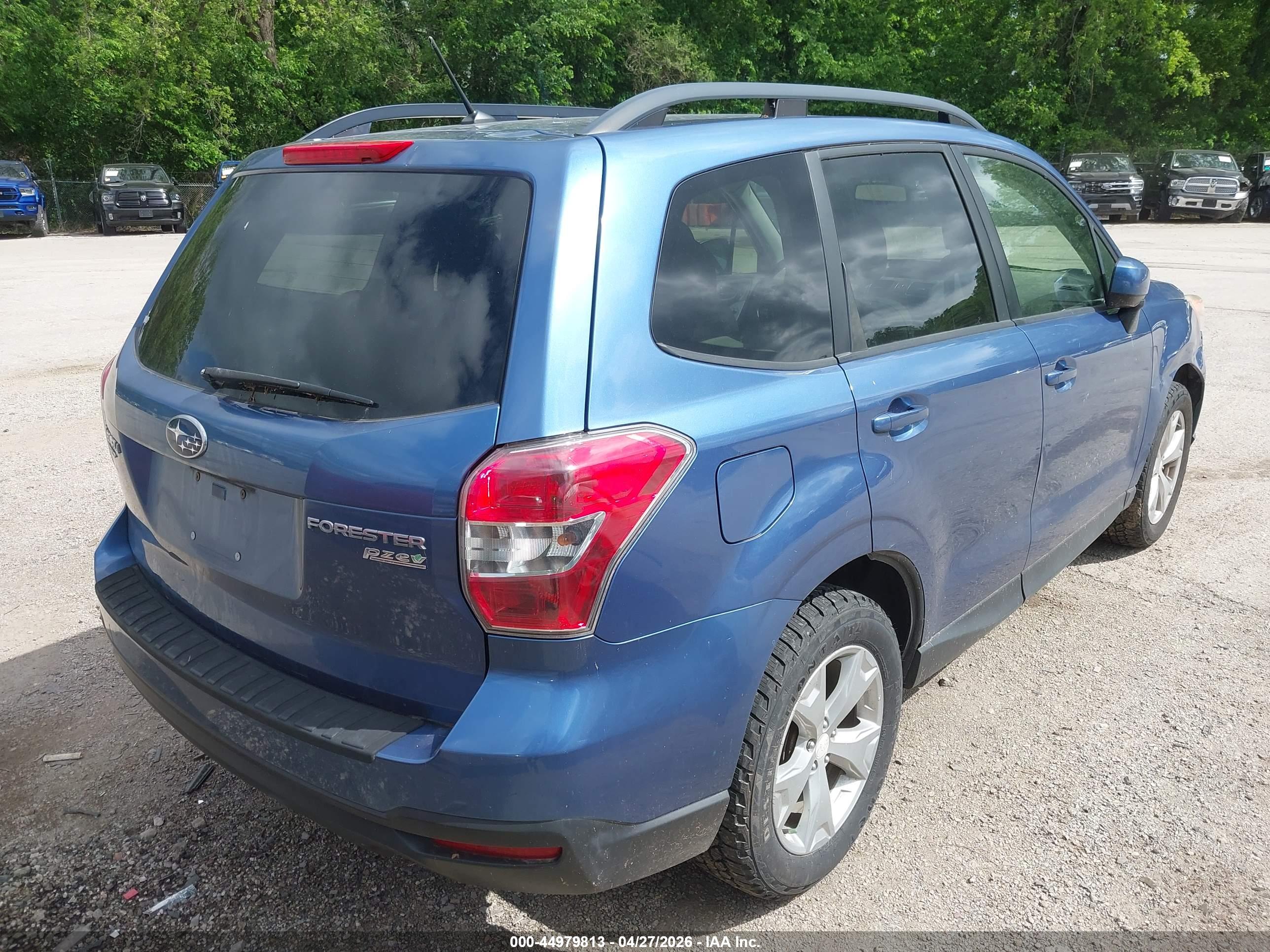 SUBARU FORESTER image 4