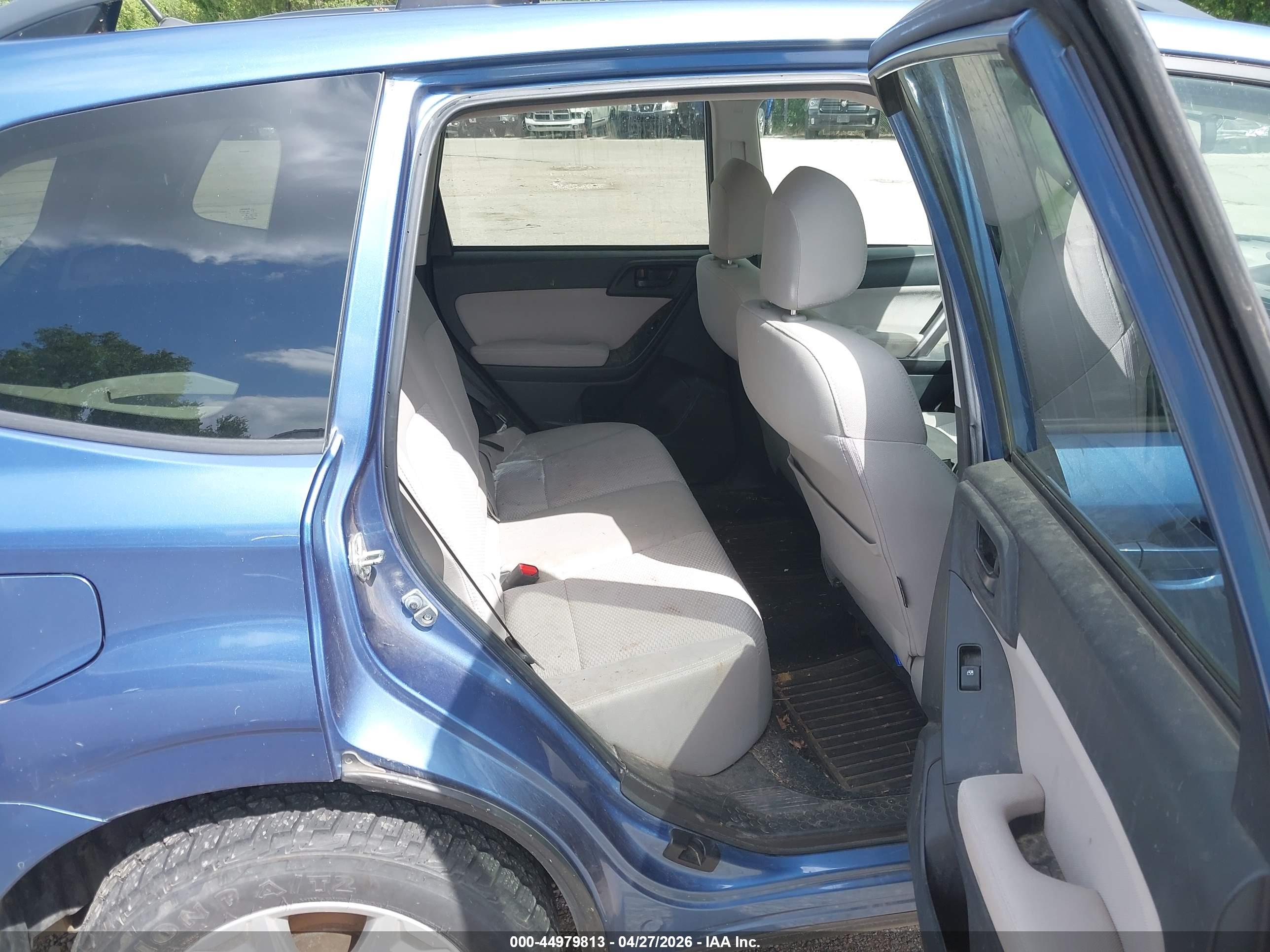 SUBARU FORESTER image 8