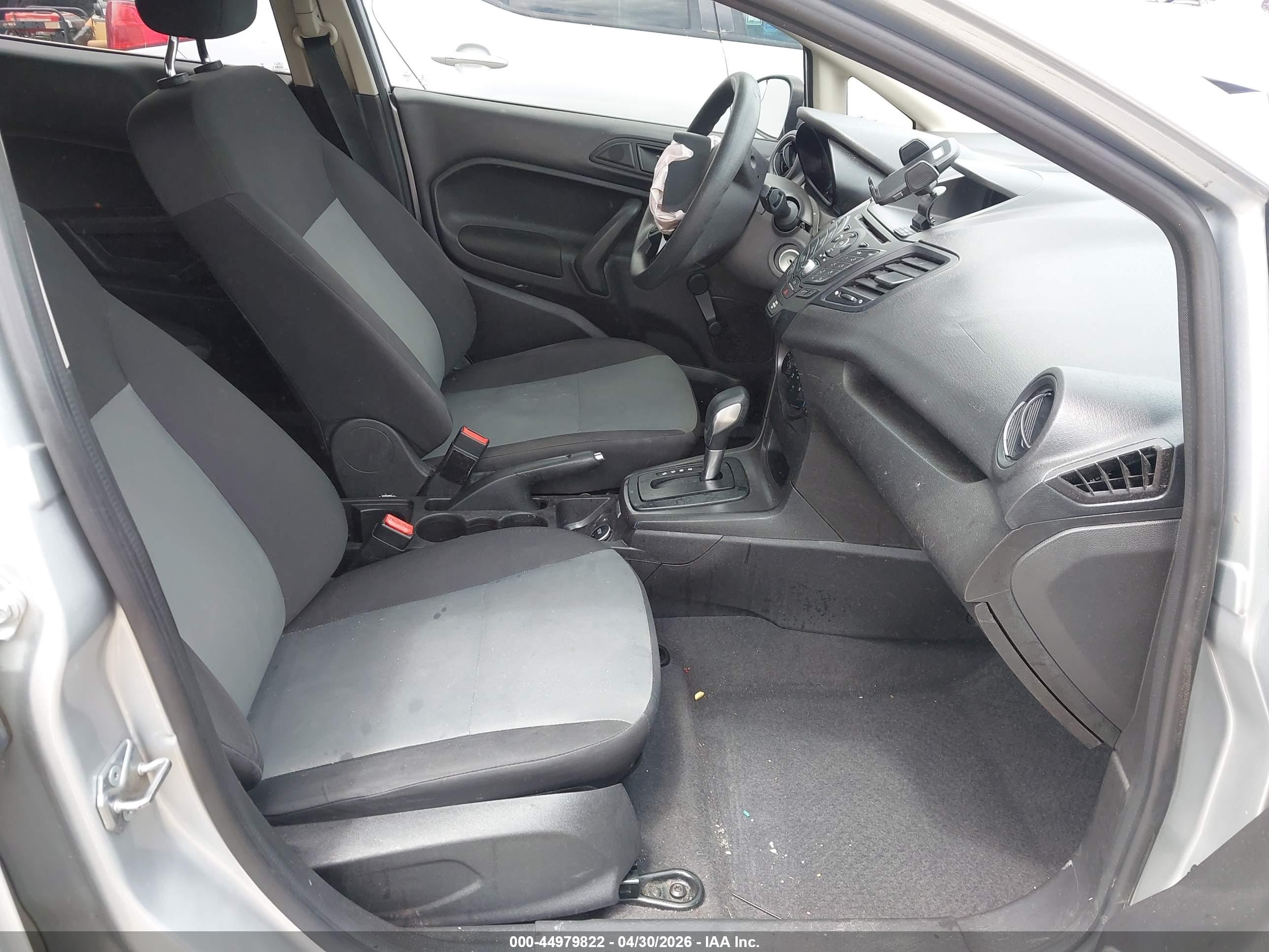 FORD FIESTA image 5