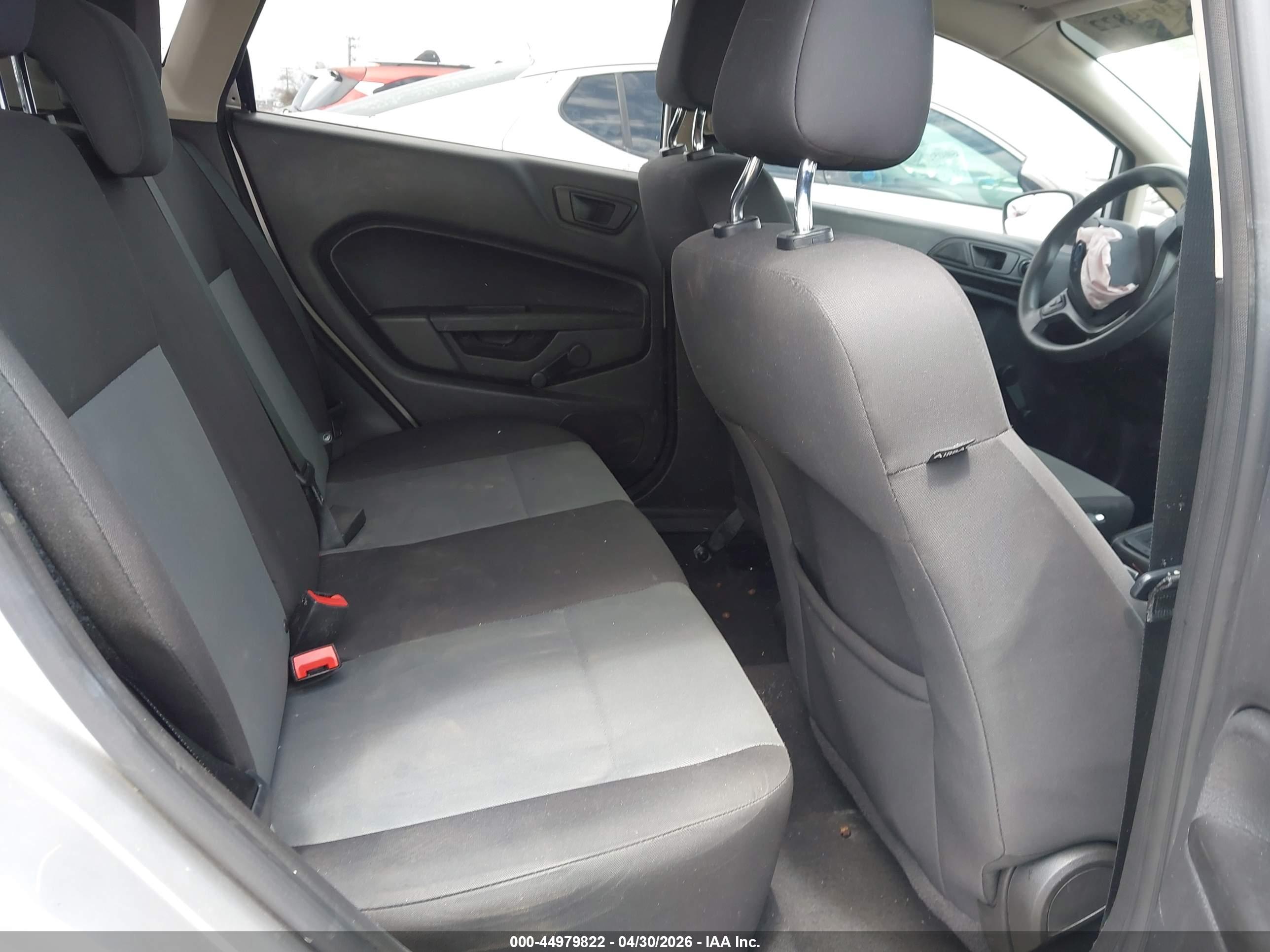 FORD FIESTA image 8