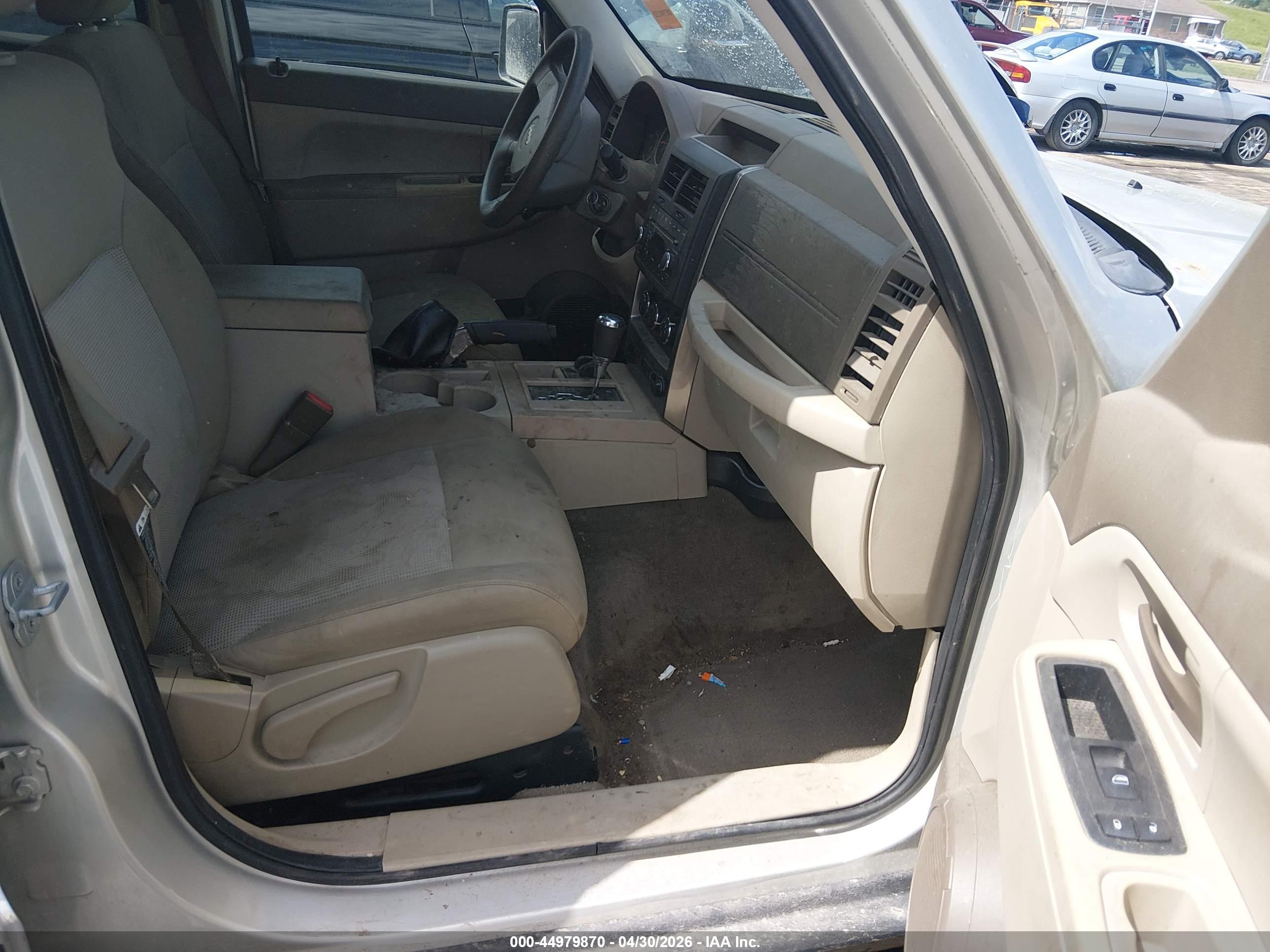 JEEP LIBERTY image 5