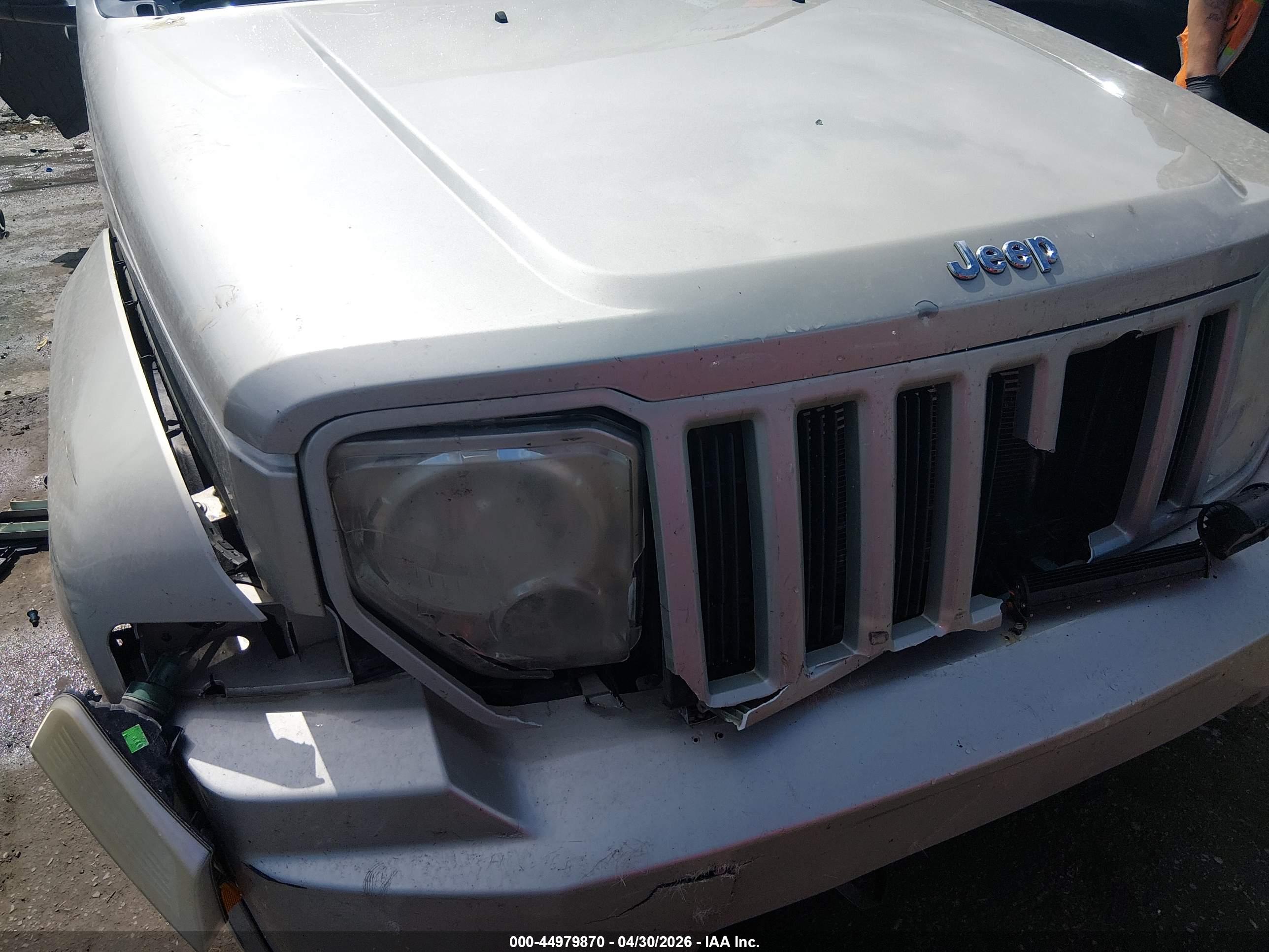 JEEP LIBERTY image 6