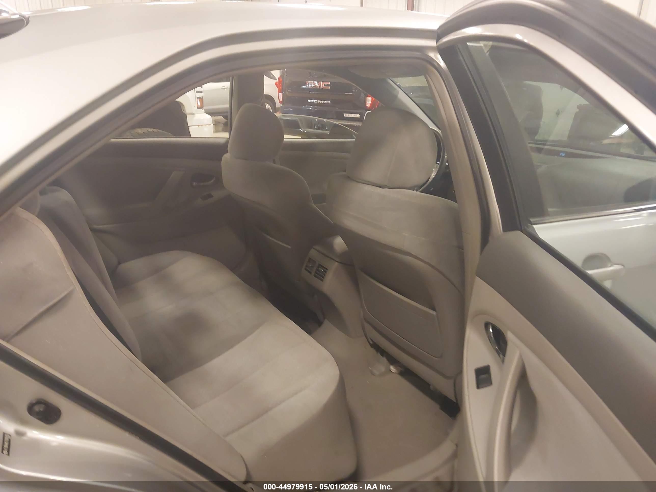 TOYOTA CAMRY image 8