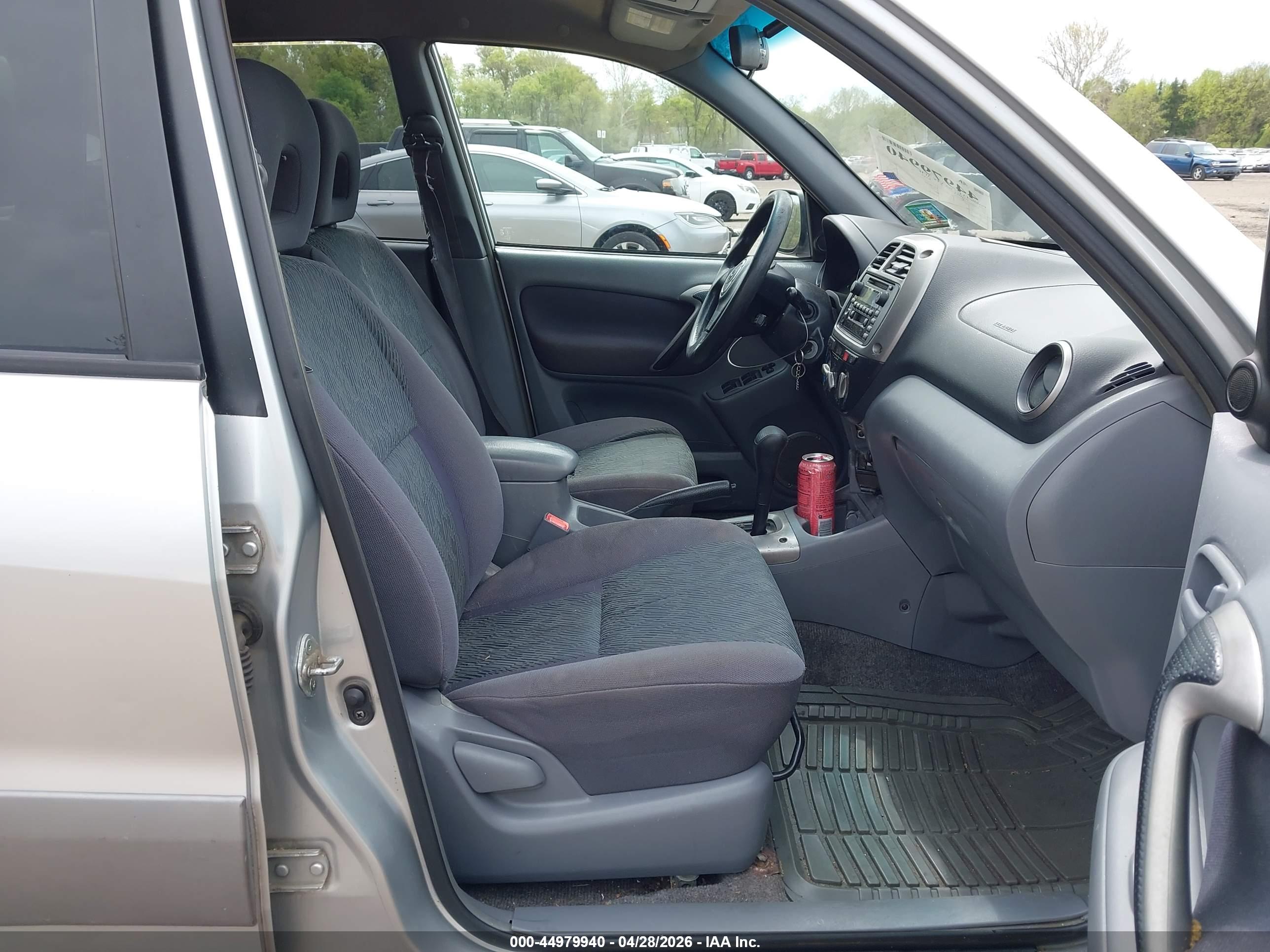 TOYOTA RAV4 image 5