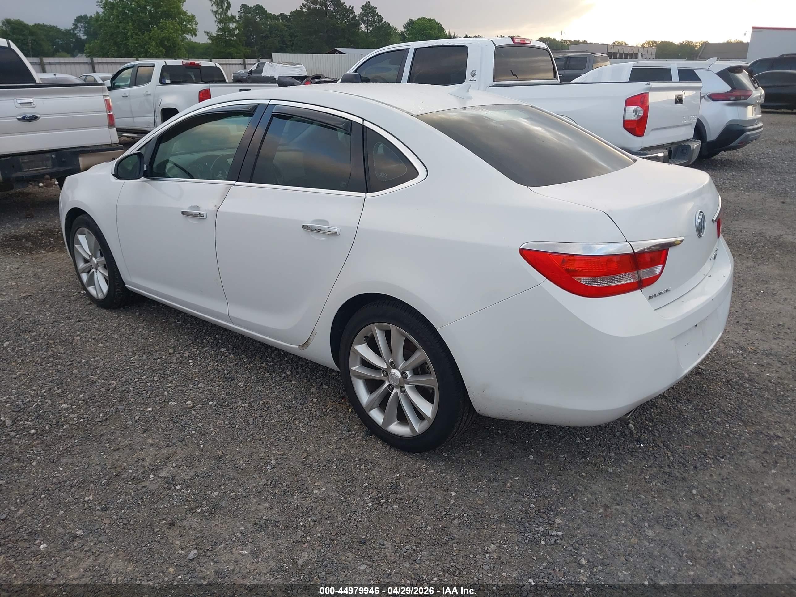 BUICK VERANO image 3