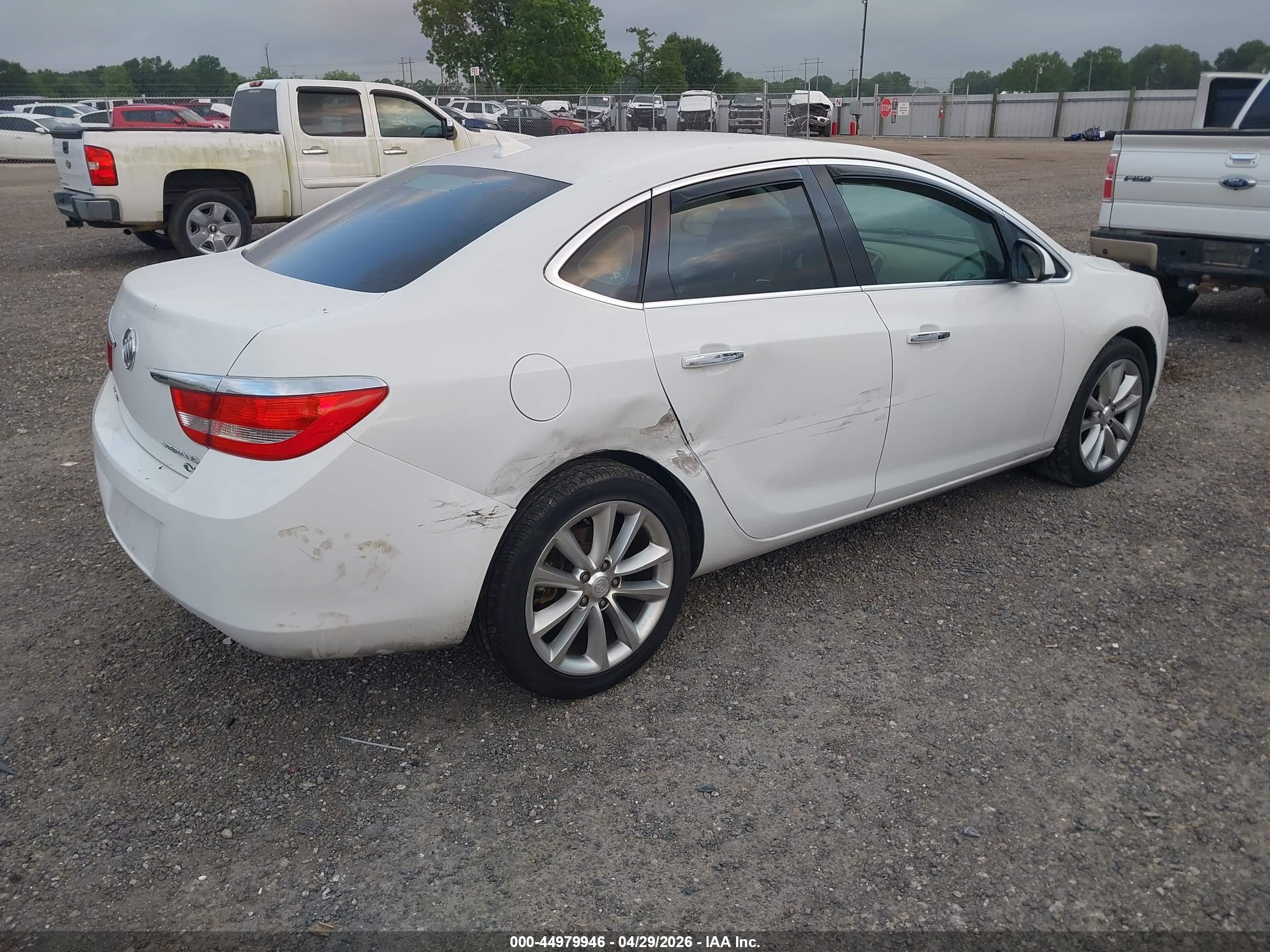 BUICK VERANO image 4