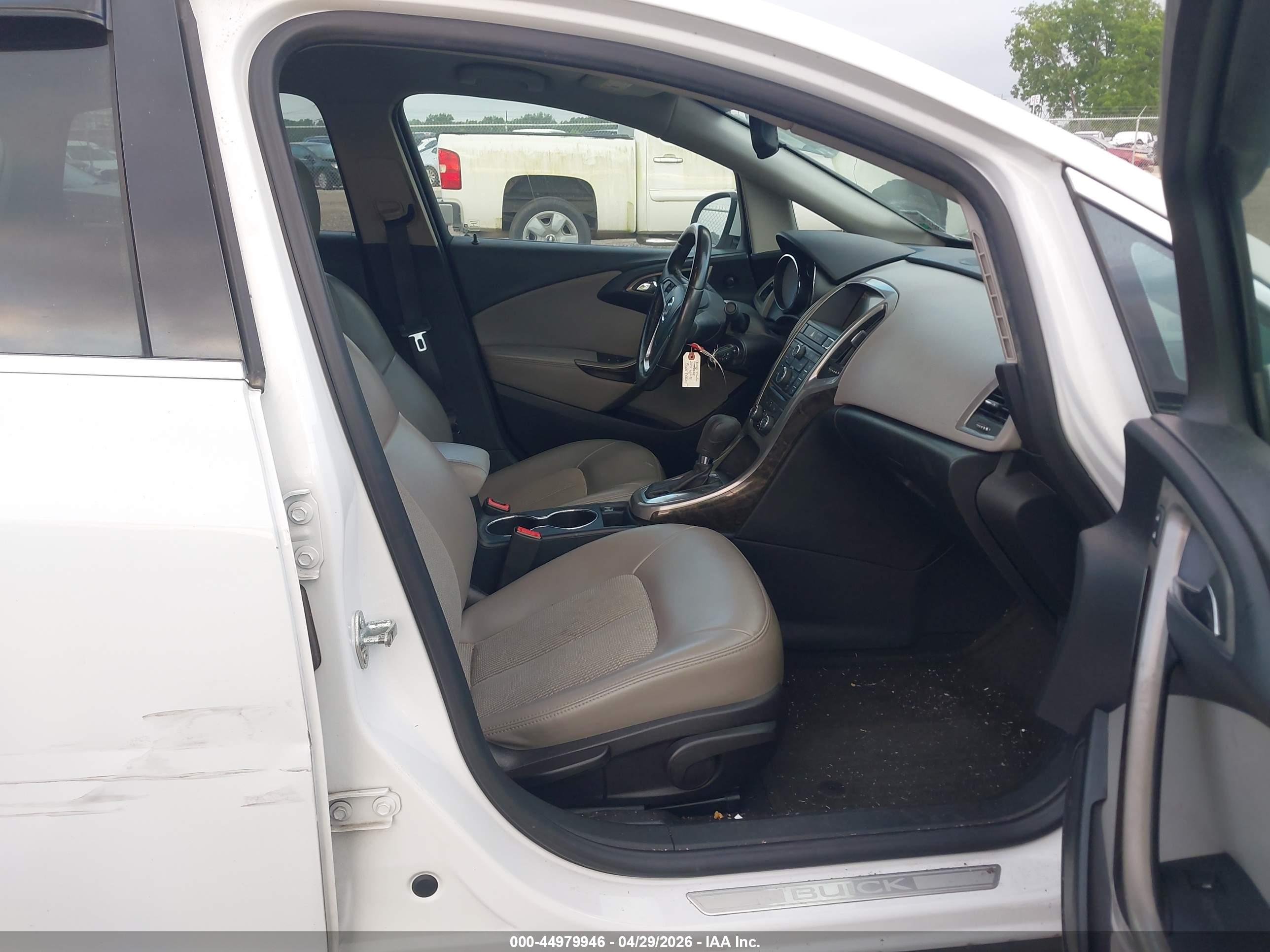 BUICK VERANO image 5