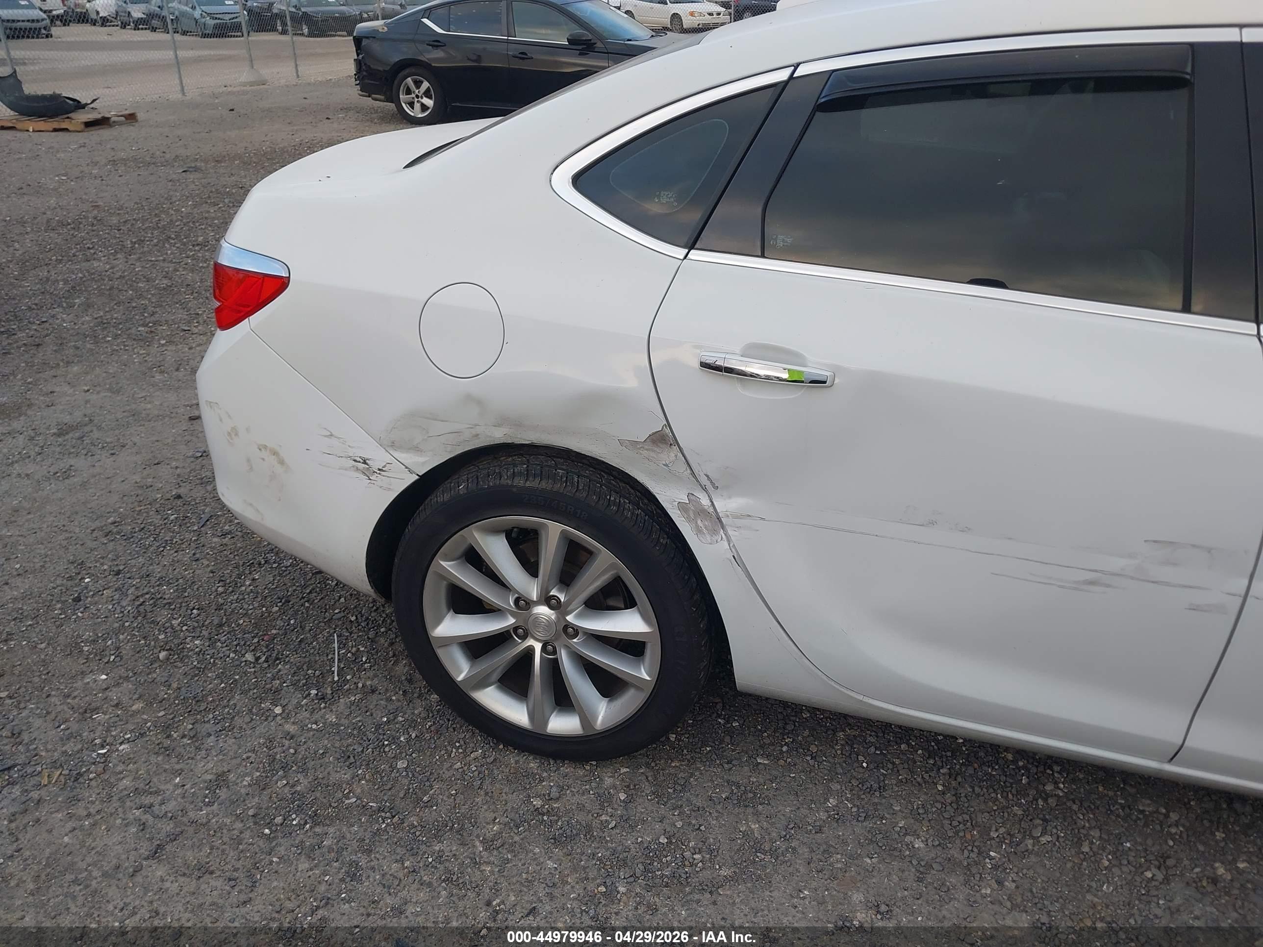 BUICK VERANO image 6