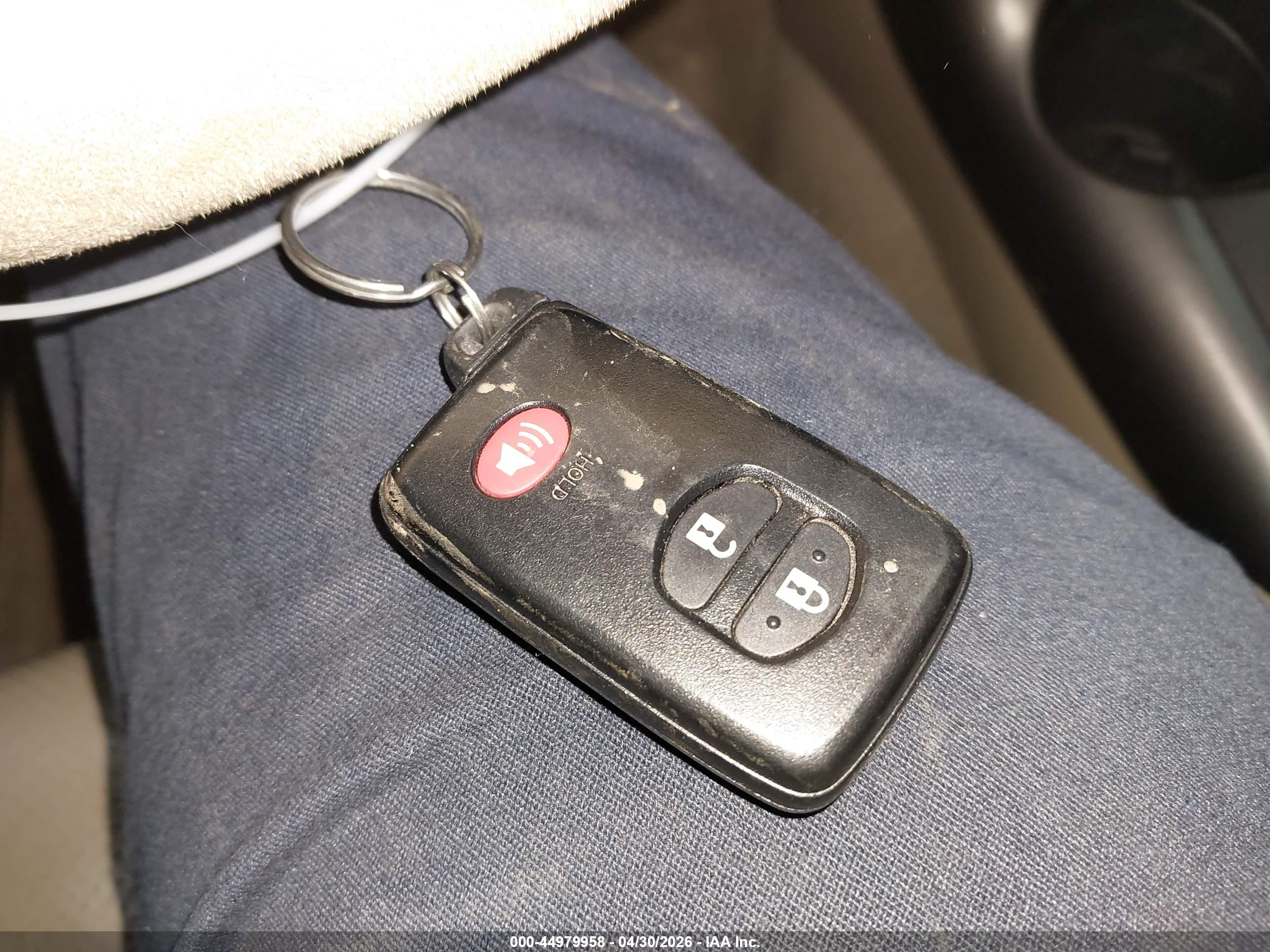 TOYOTA RAV4 image 11