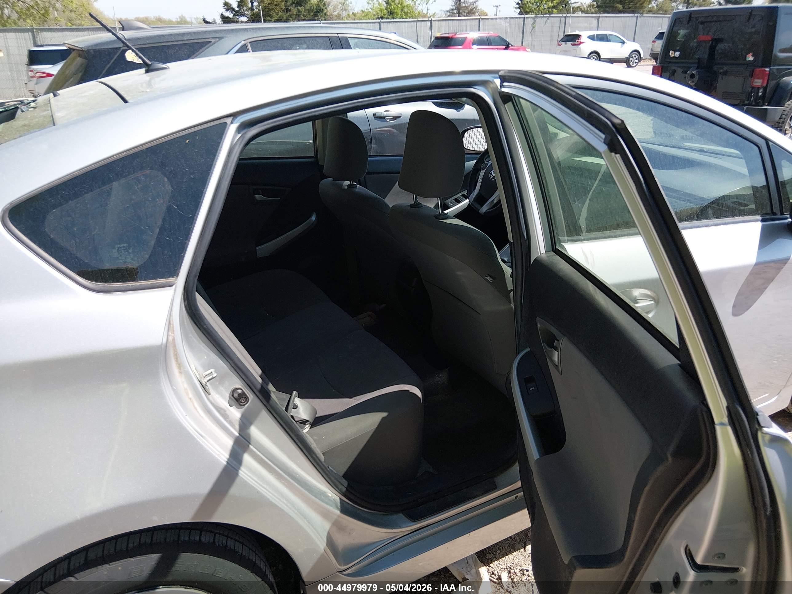 TOYOTA PRIUS image 8