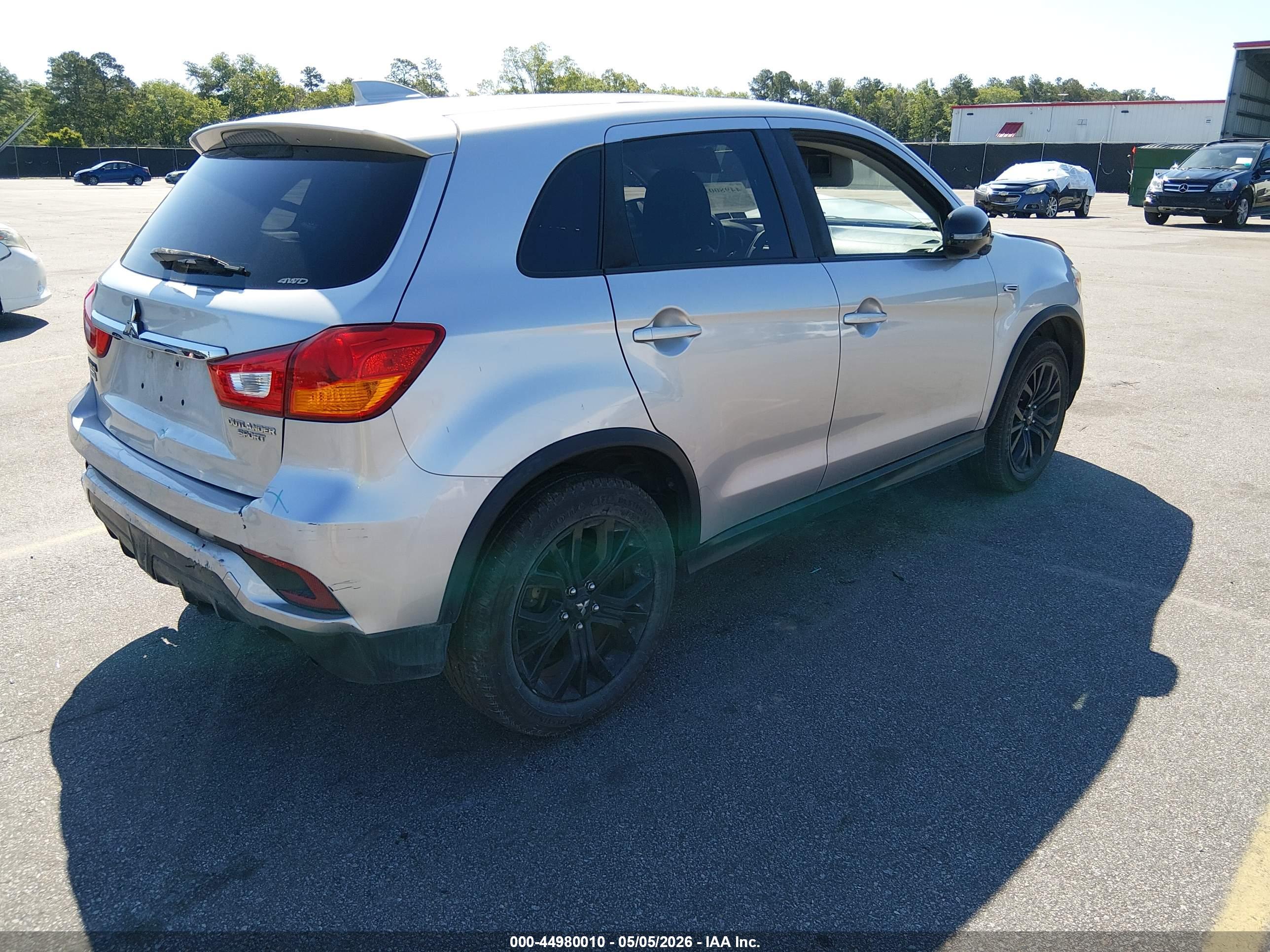 MITSUBISHI OUTLANDER image 4