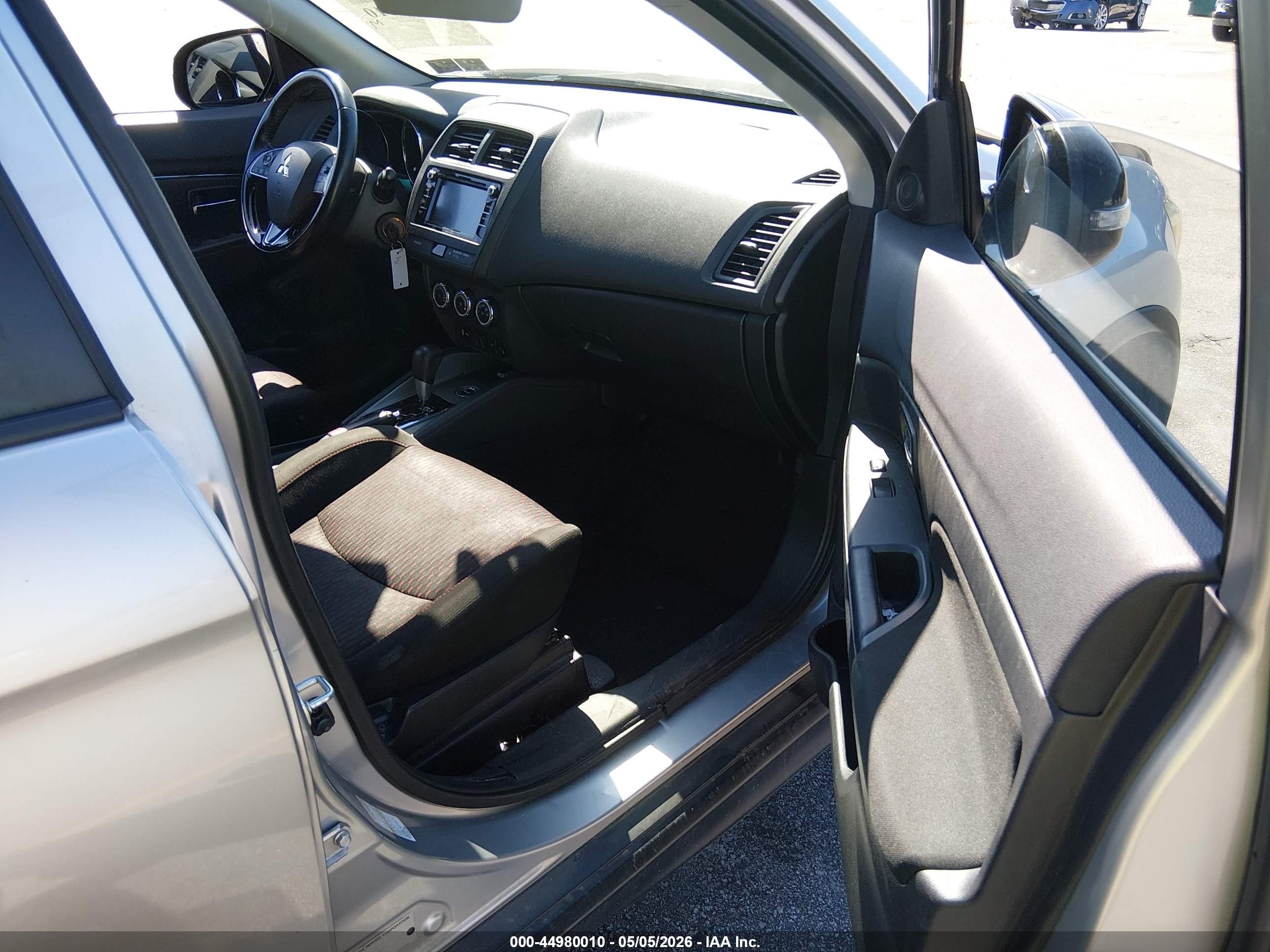 MITSUBISHI OUTLANDER image 5