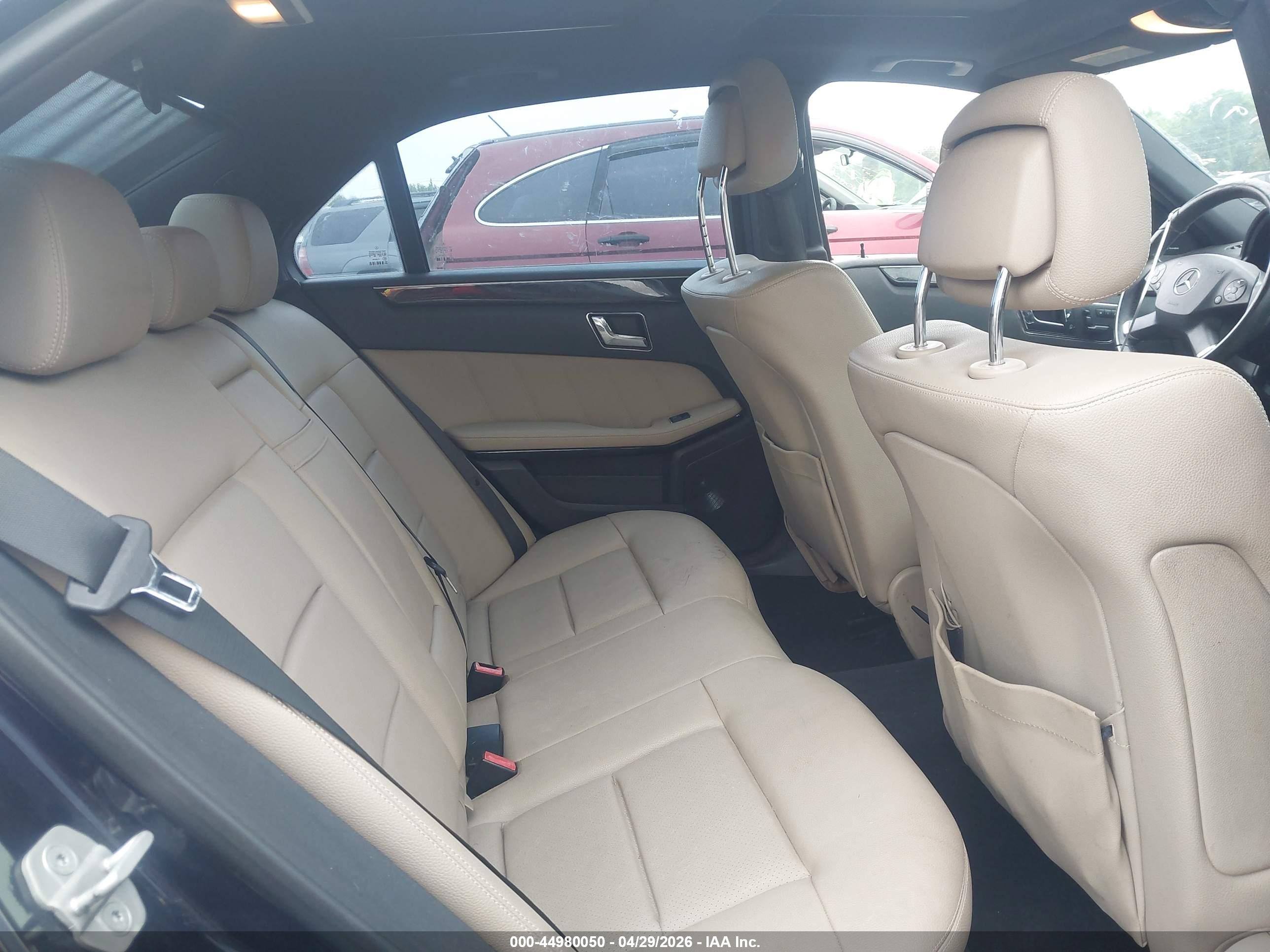 MERCEDES-BENZ E image 8