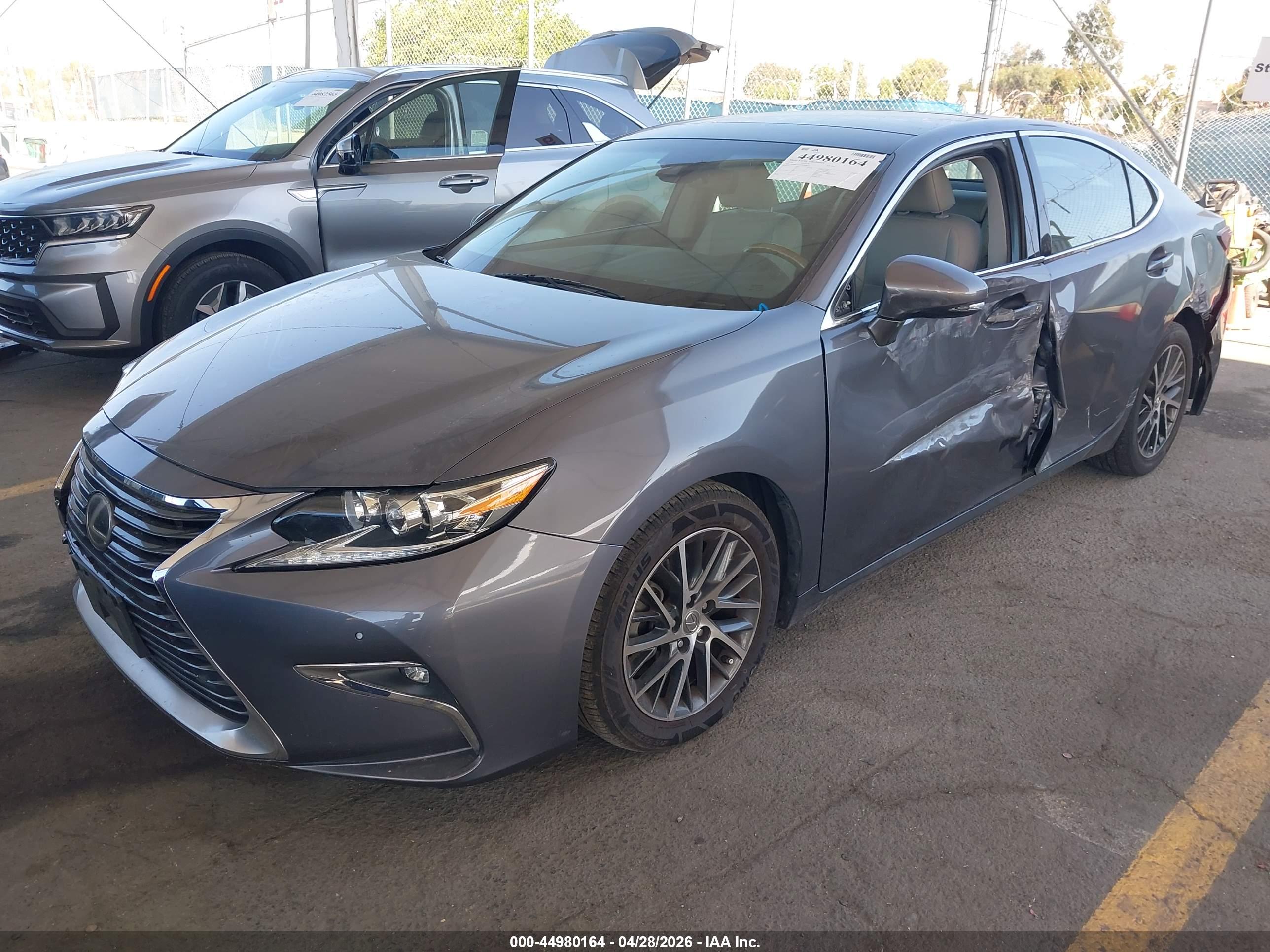 LEXUS ES image 2
