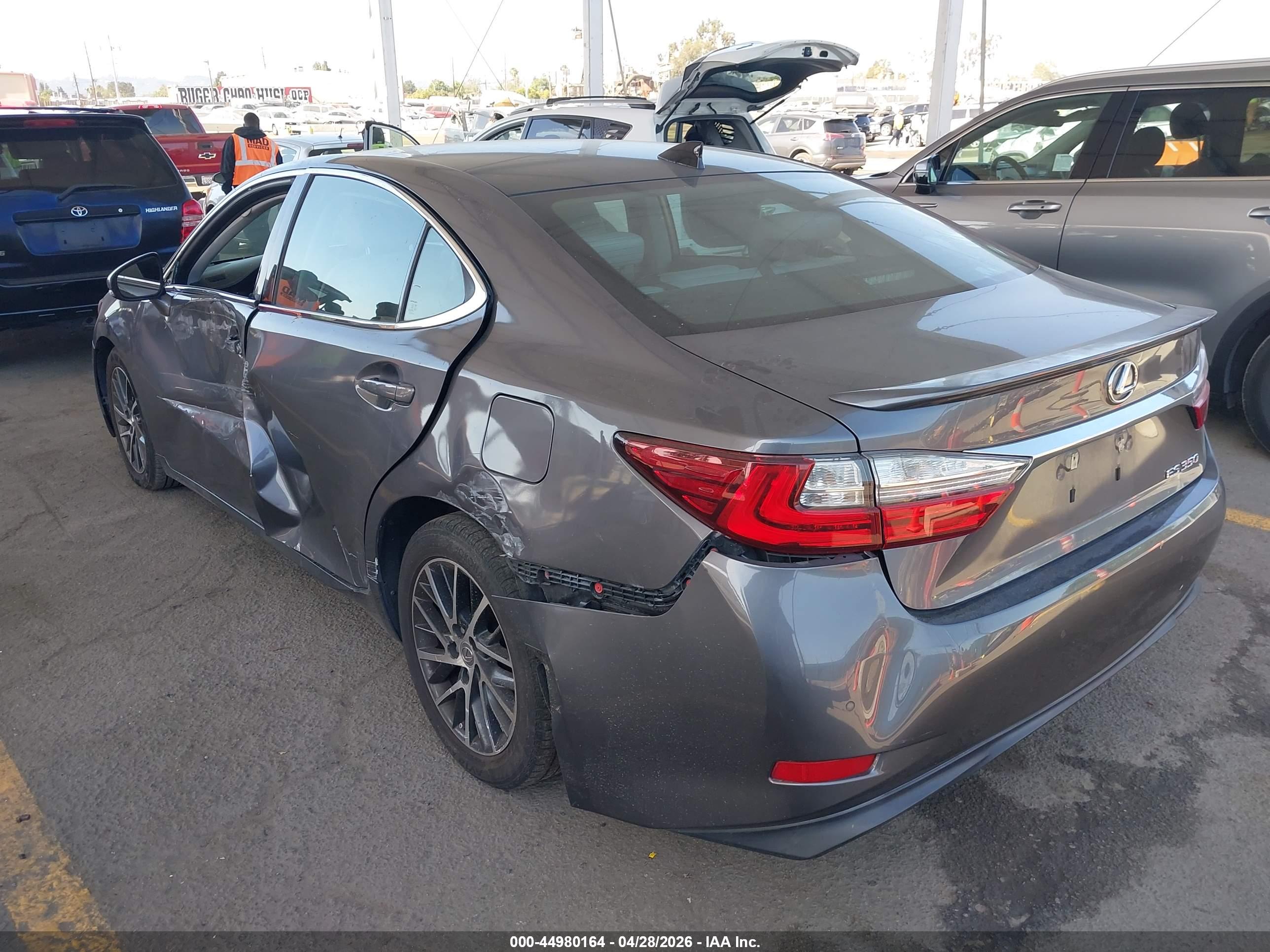 LEXUS ES image 3