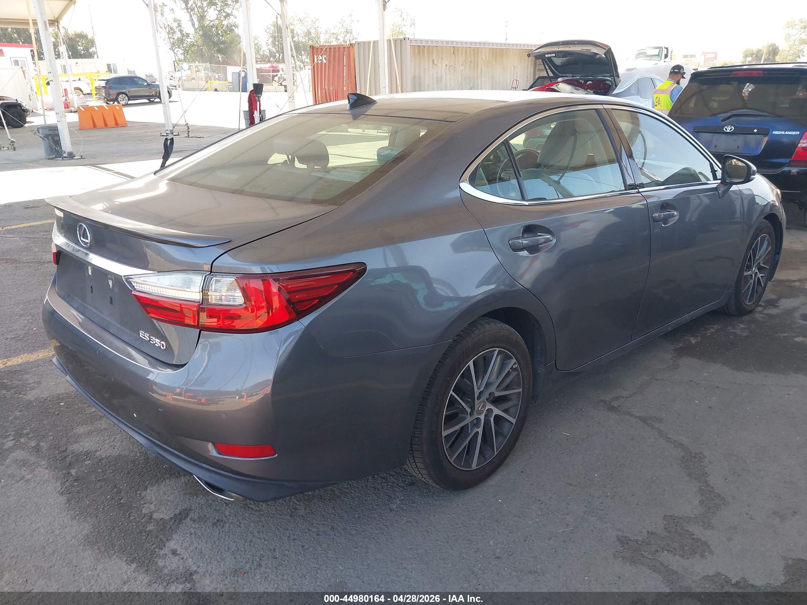 LEXUS ES image 4