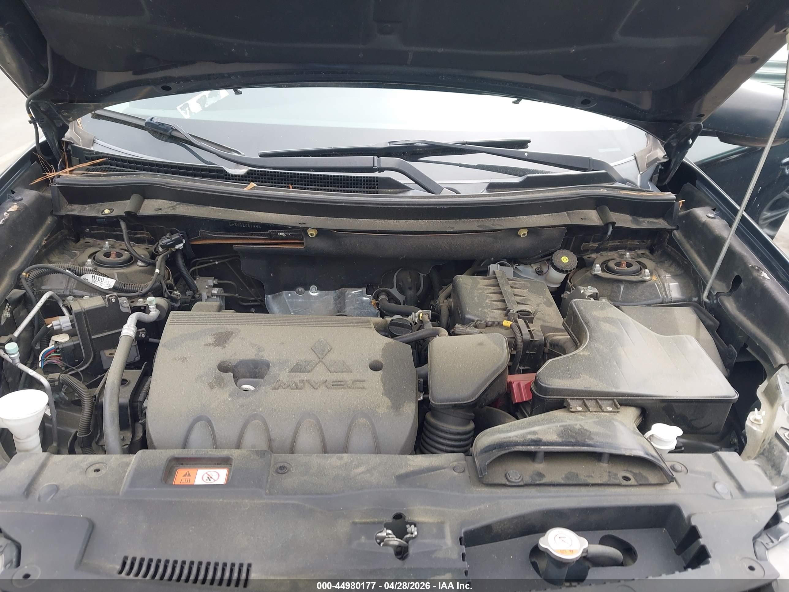 MITSUBISHI OUTLANDER image 10