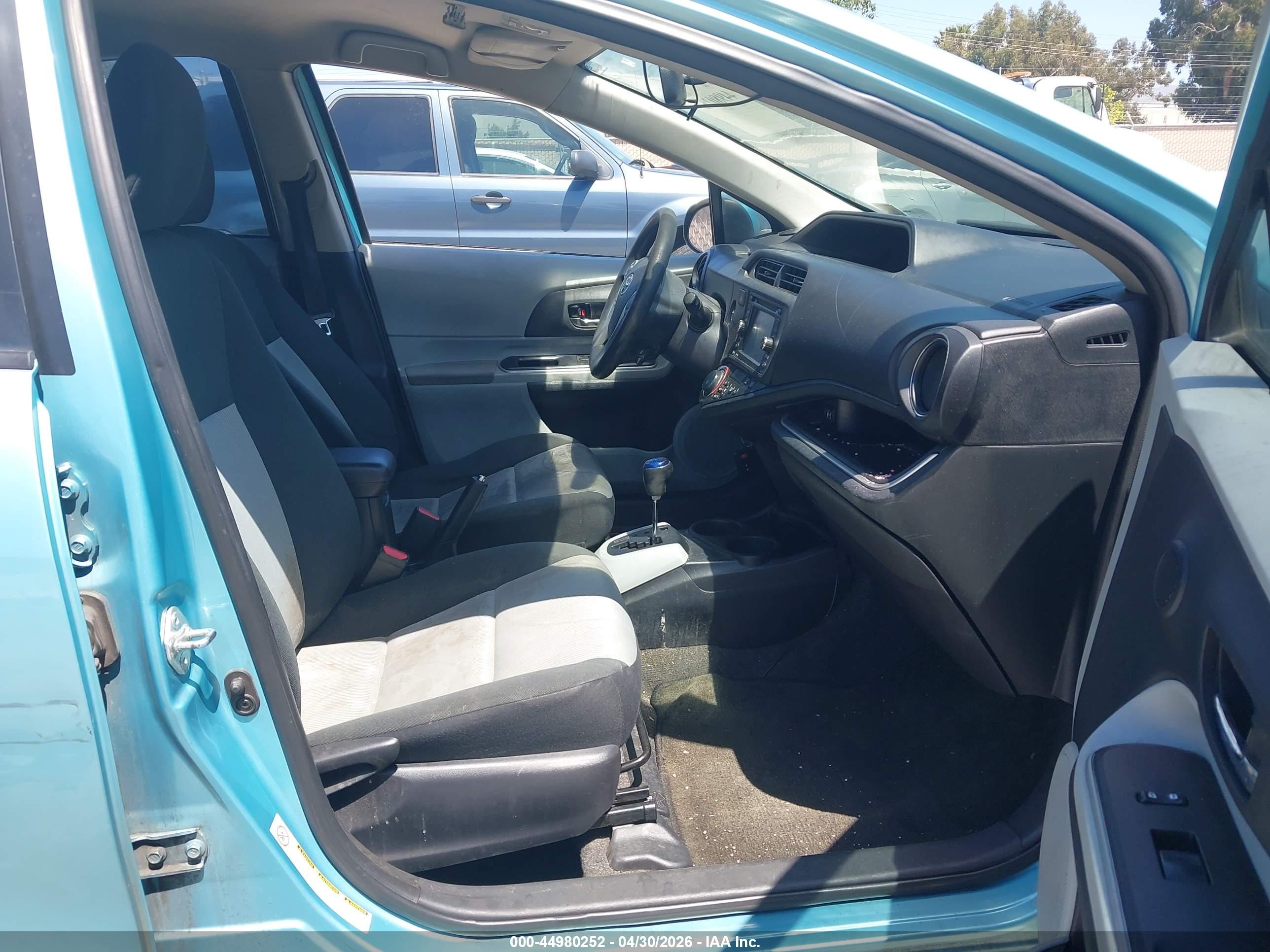 TOYOTA PRIUS image 5