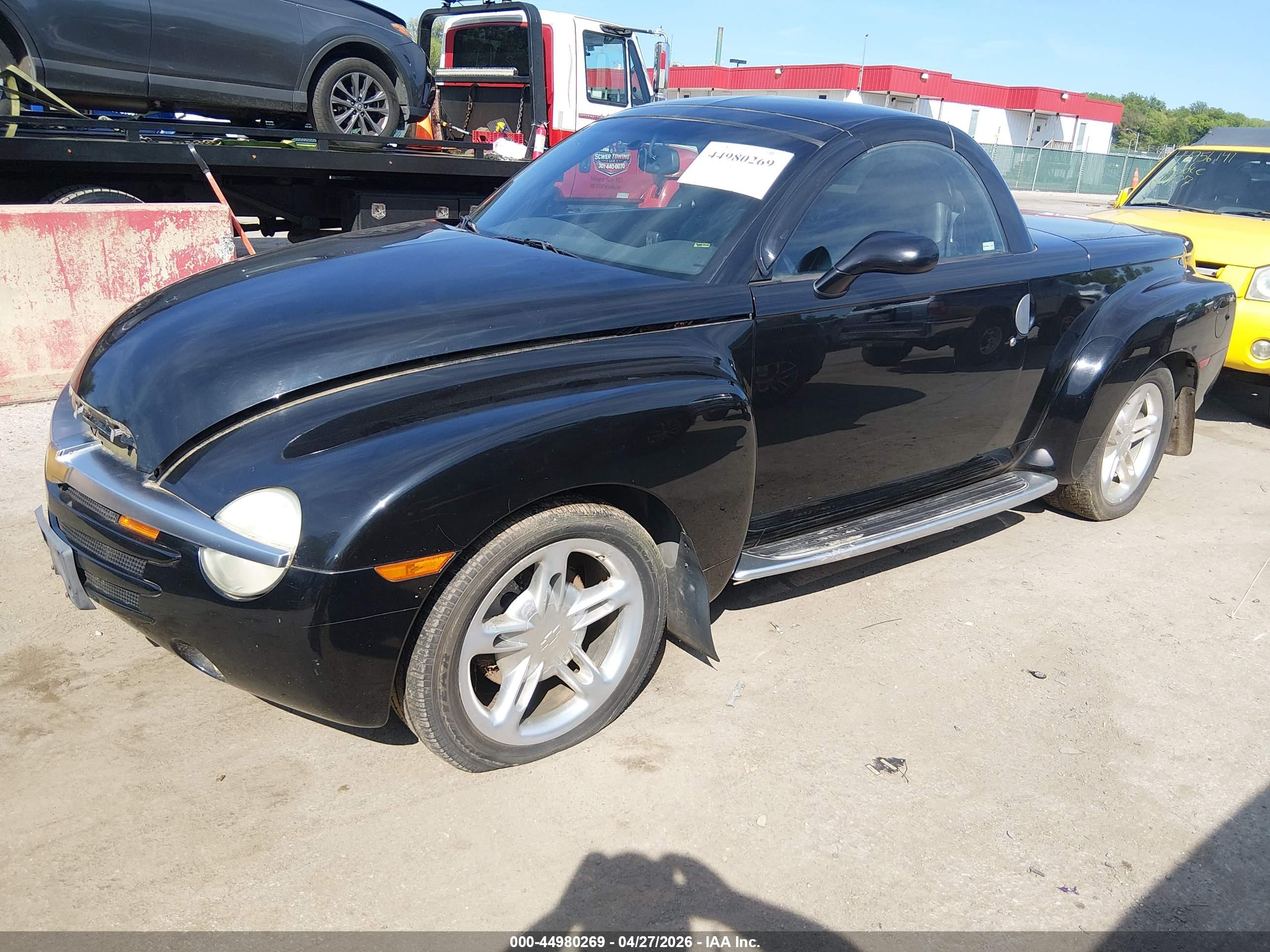 CHEVROLET SSR image 2