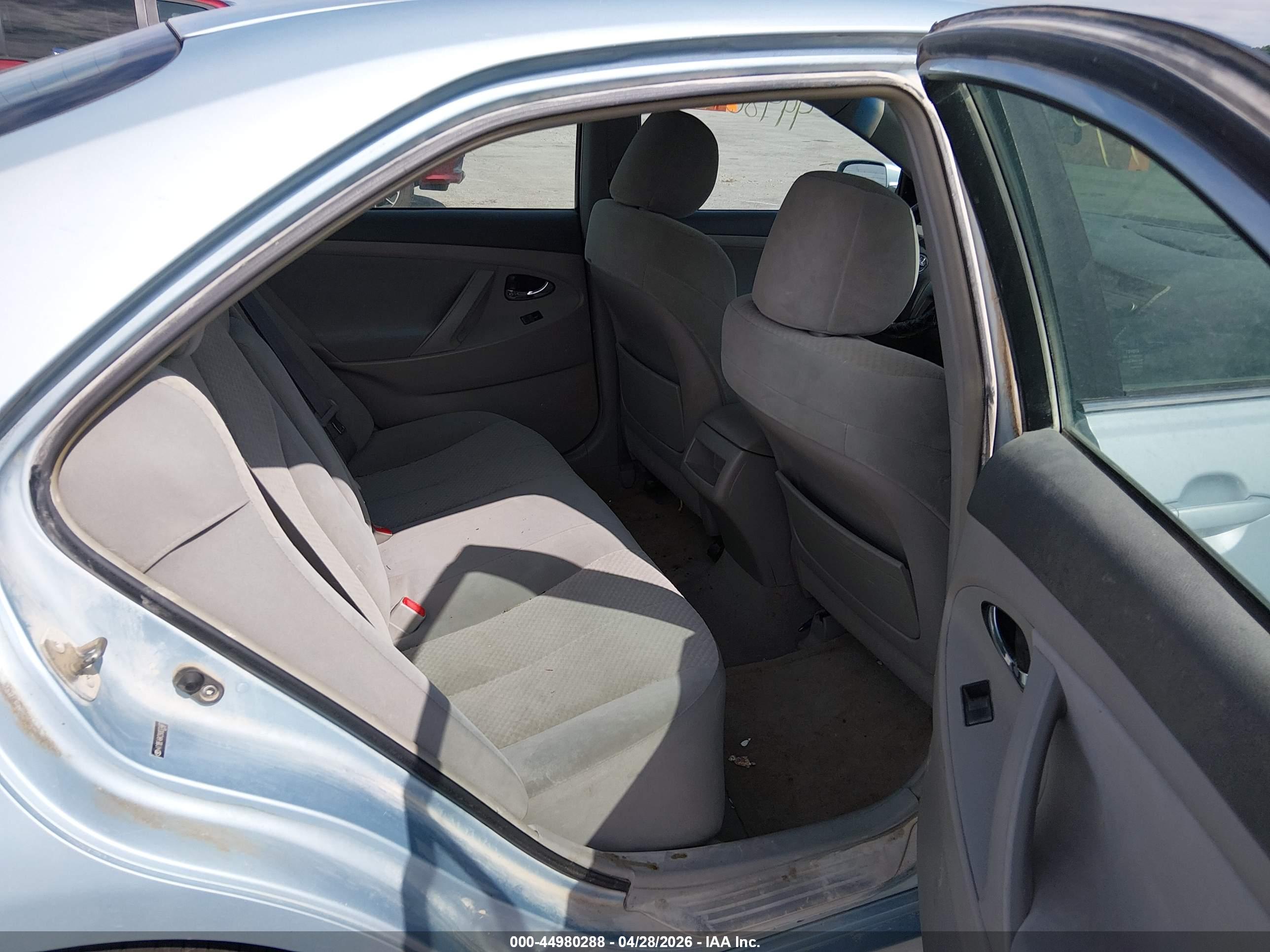 TOYOTA CAMRY image 8