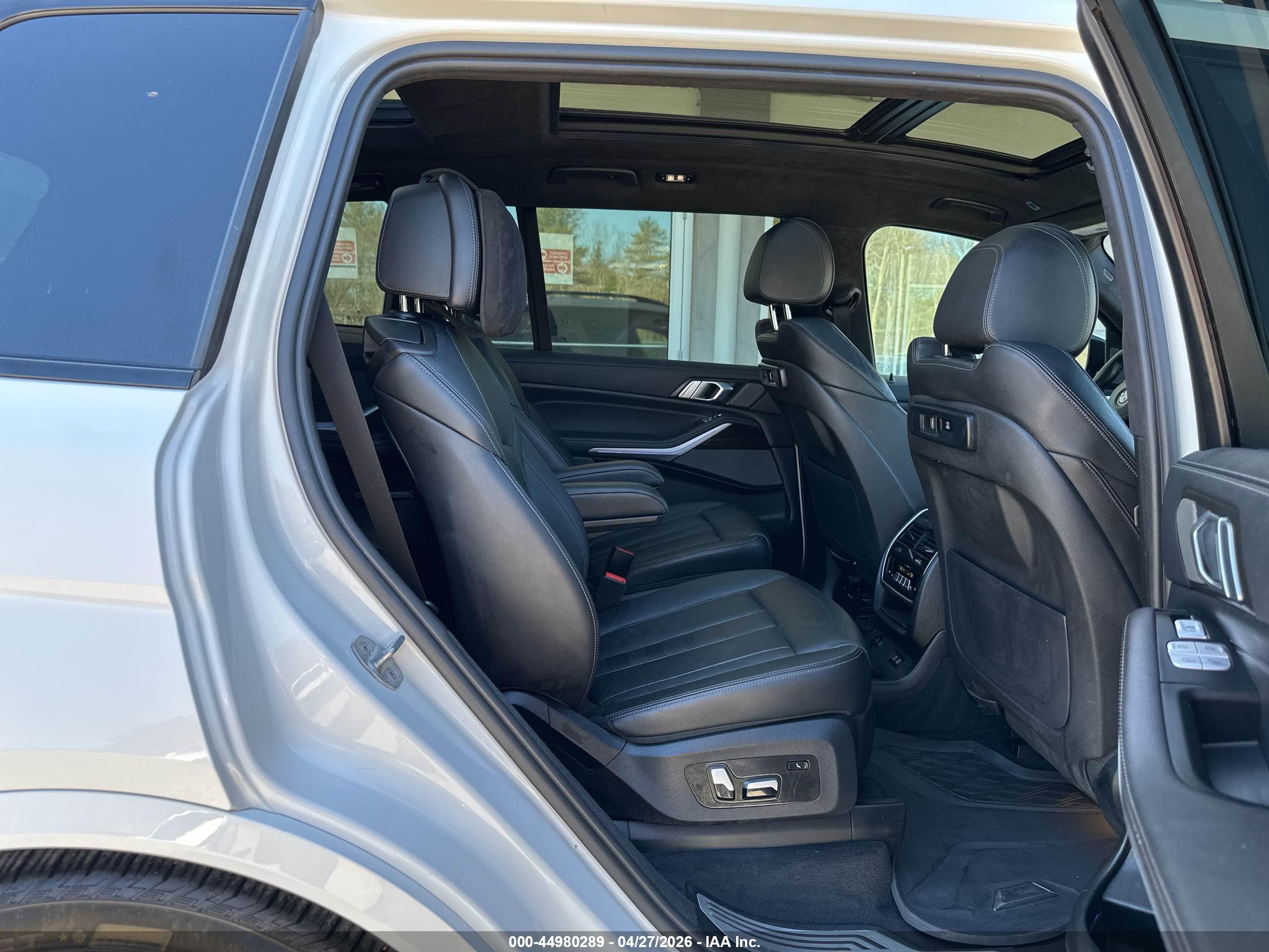 BMW X7 image 8