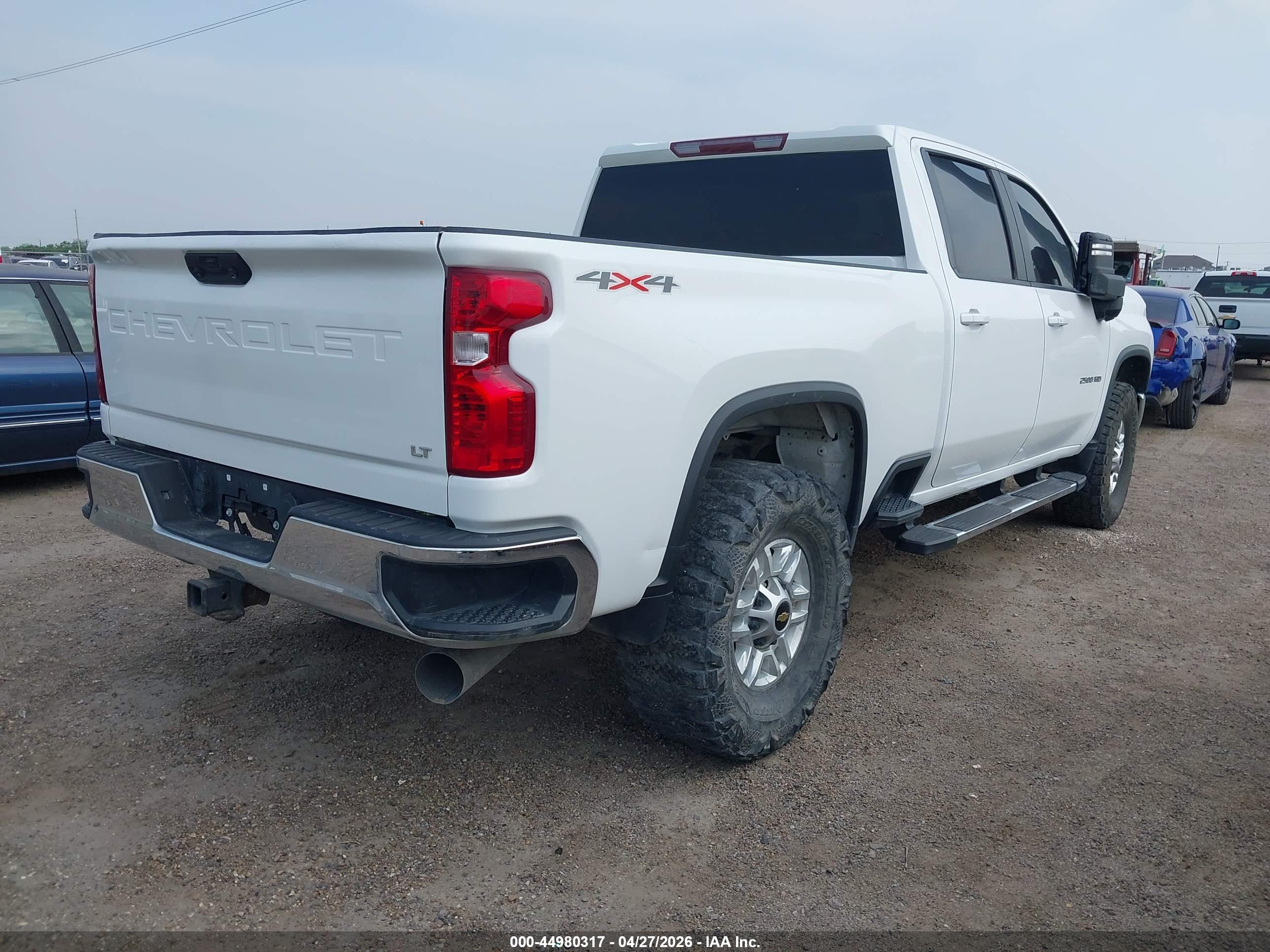 CHEVROLET SILVERADO image 4