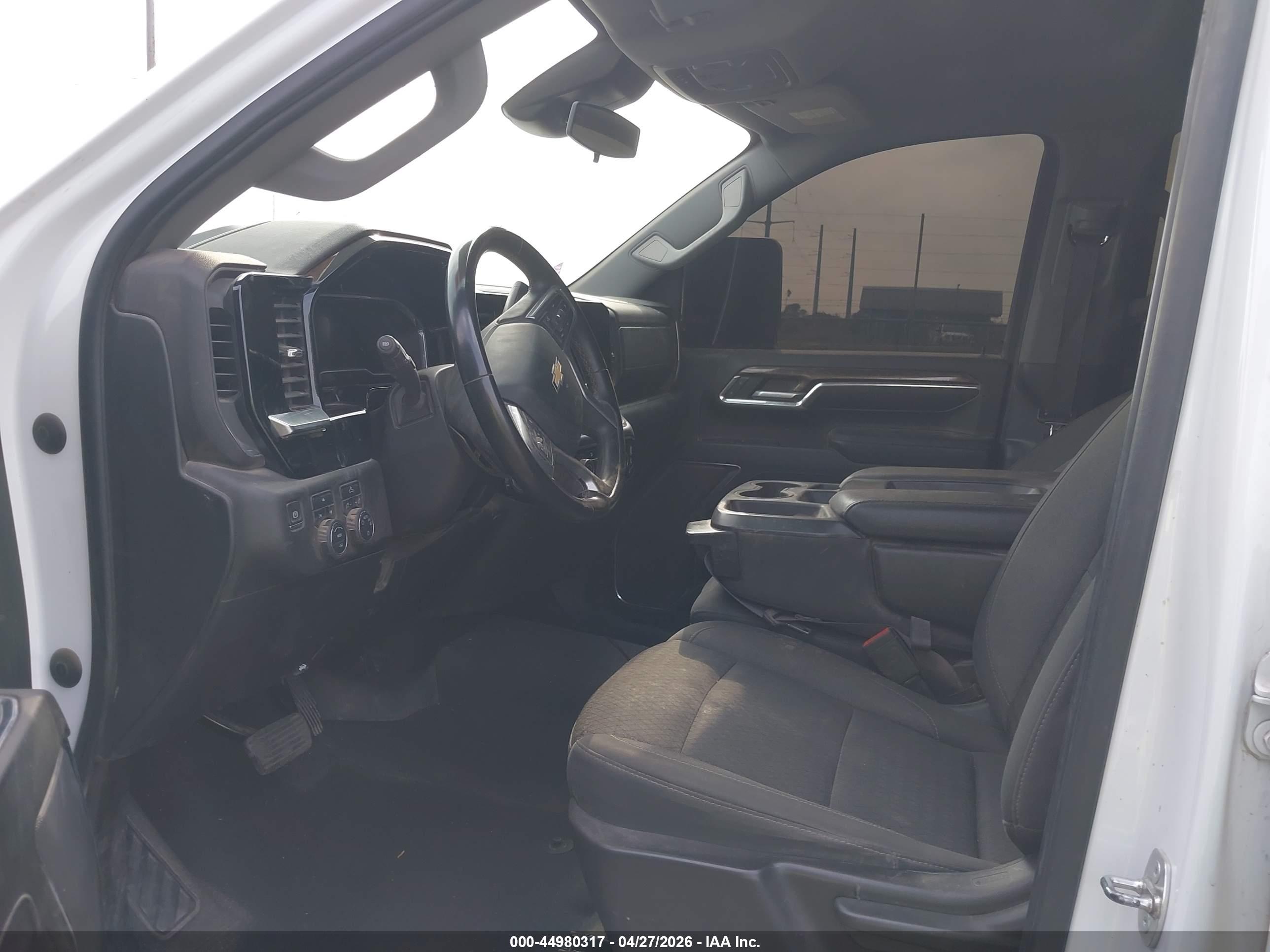 CHEVROLET SILVERADO image 7