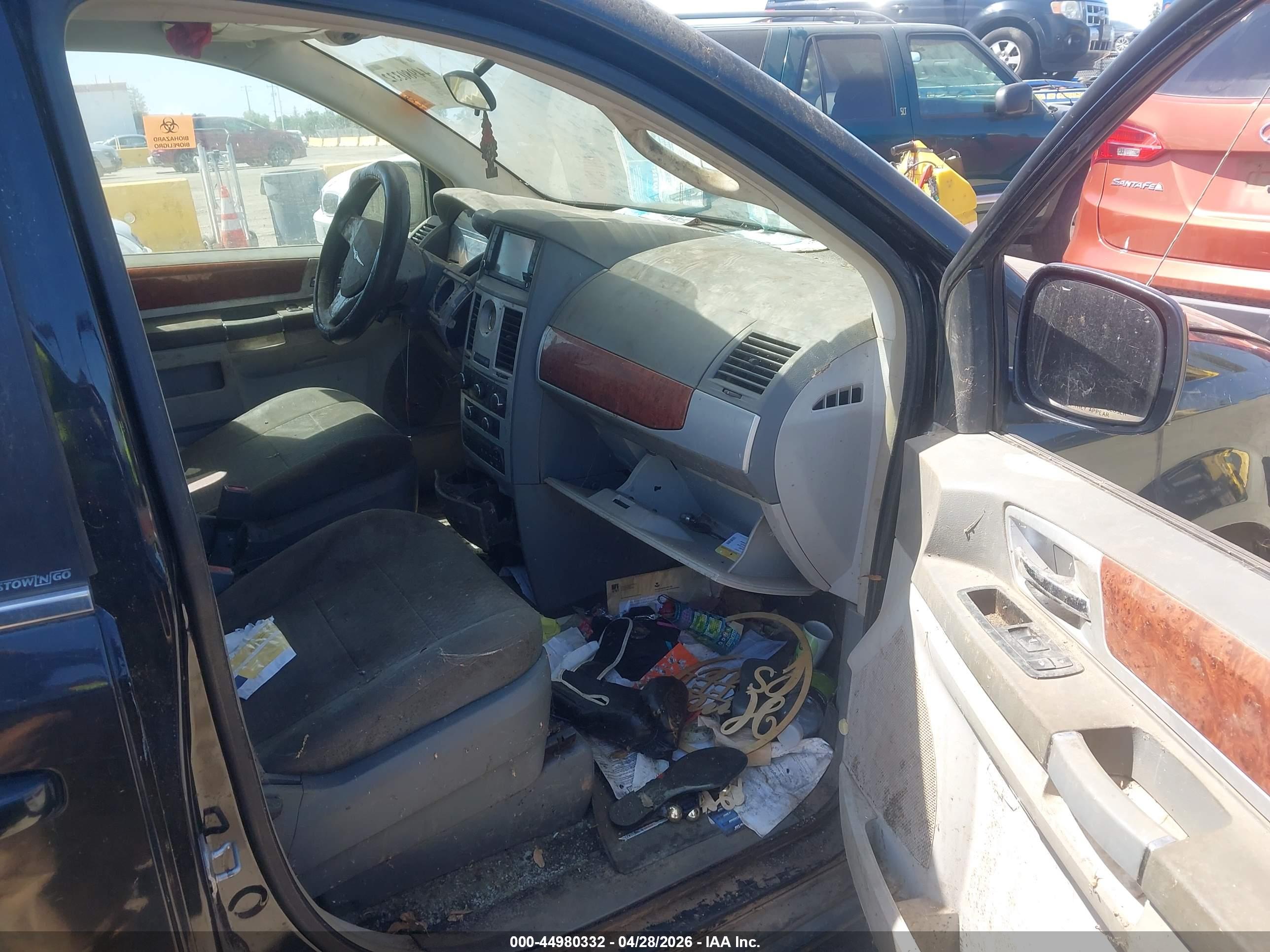CHRYSLER TOWN image 5