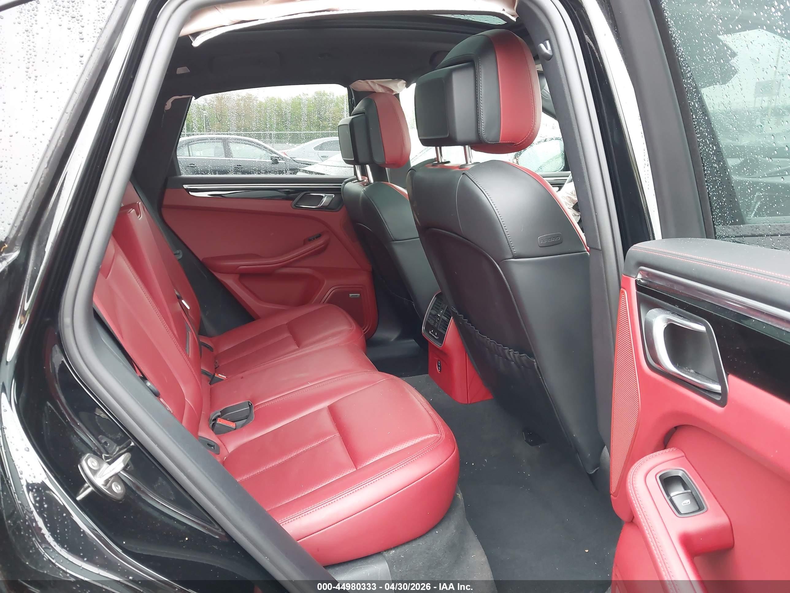 PORSCHE MACAN image 8