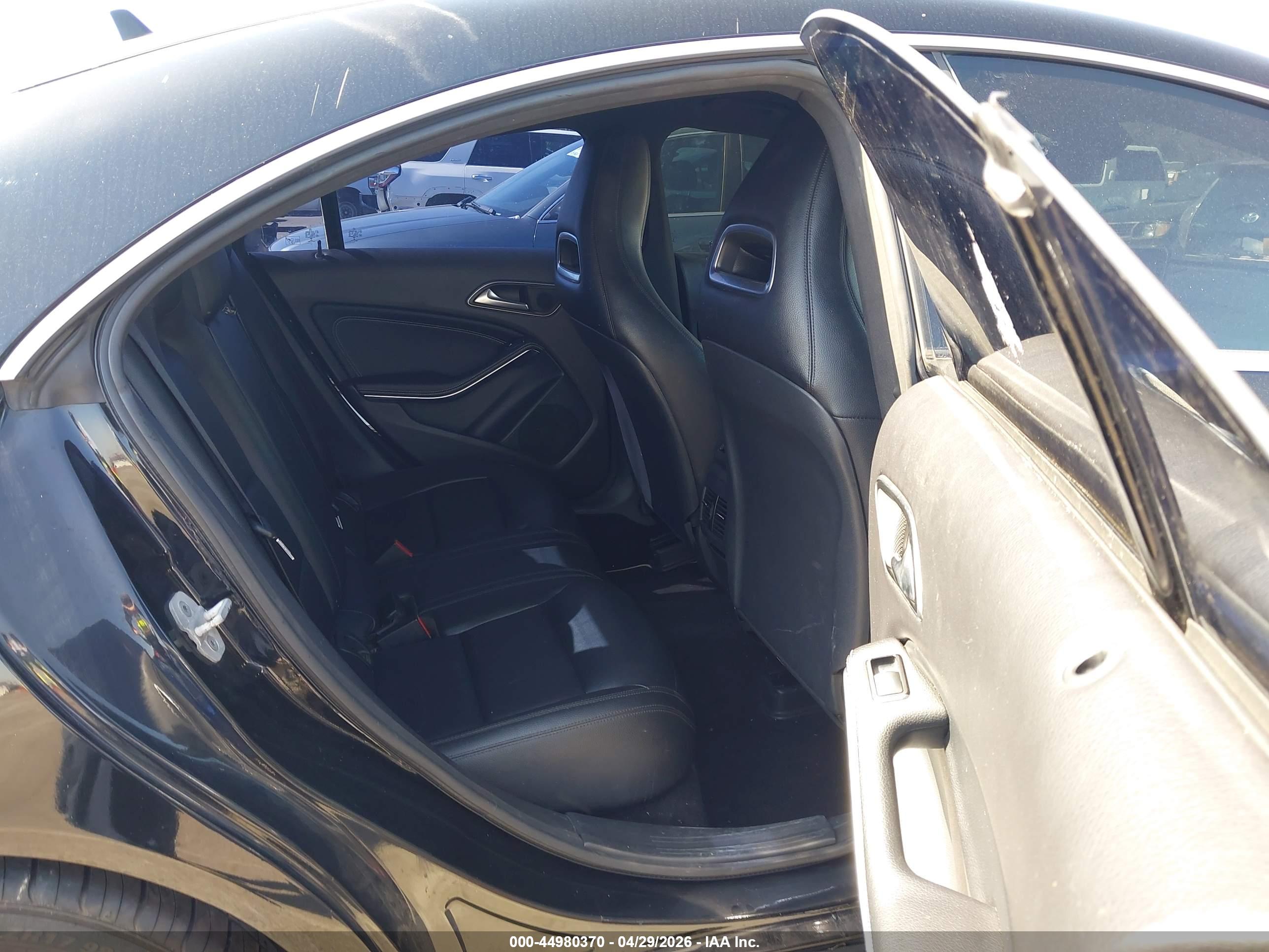 MERCEDES-BENZ CLA image 8
