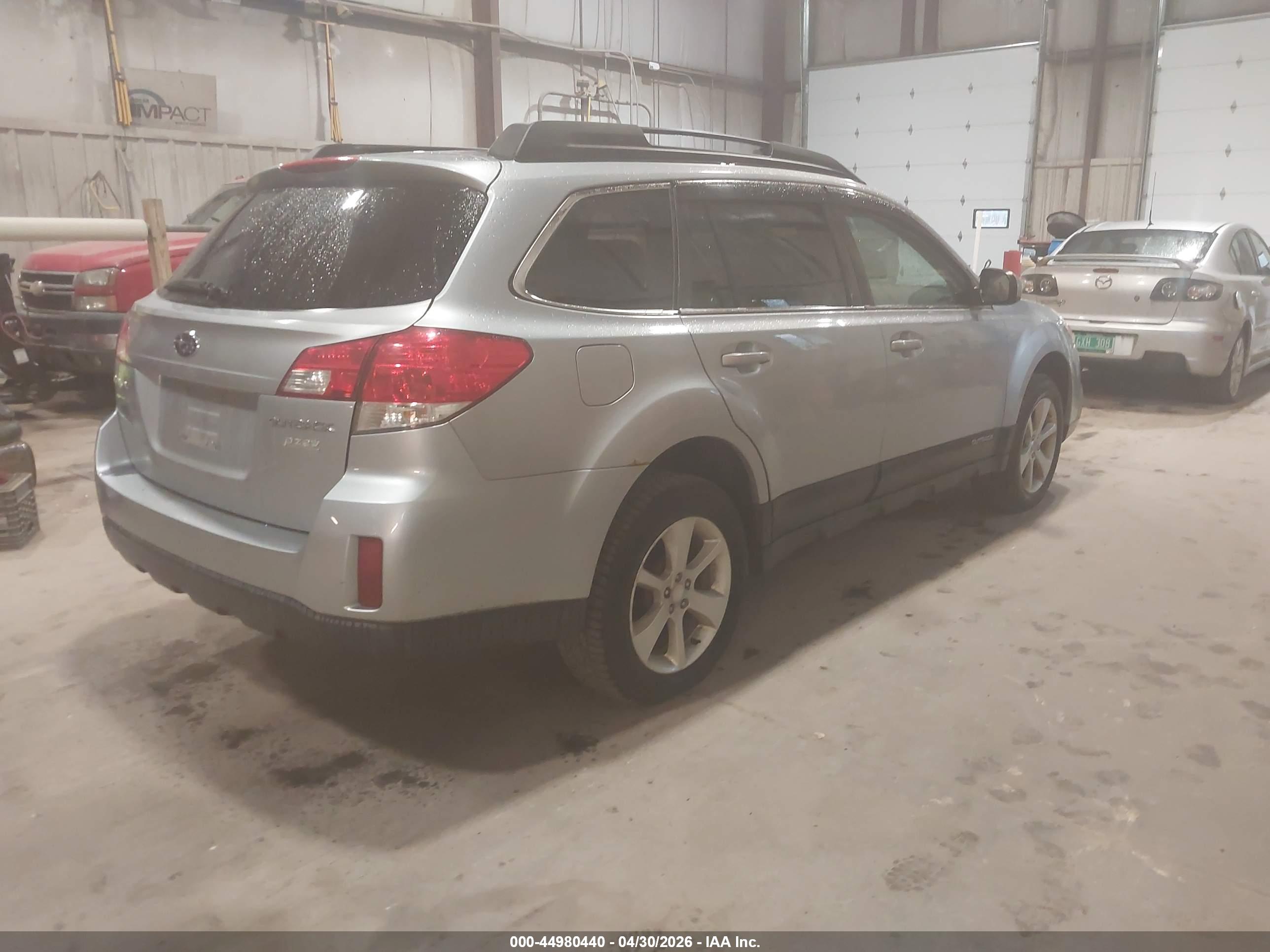 SUBARU OUTBACK image 4