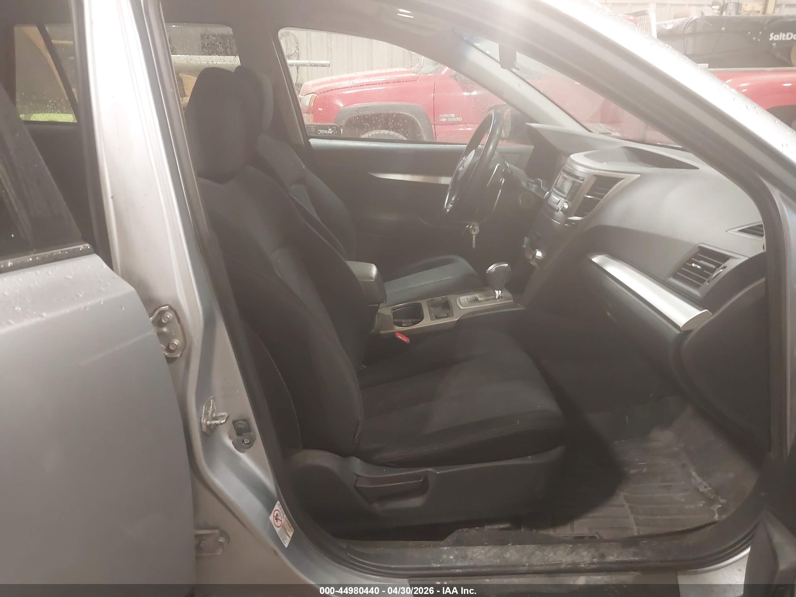 SUBARU OUTBACK image 5