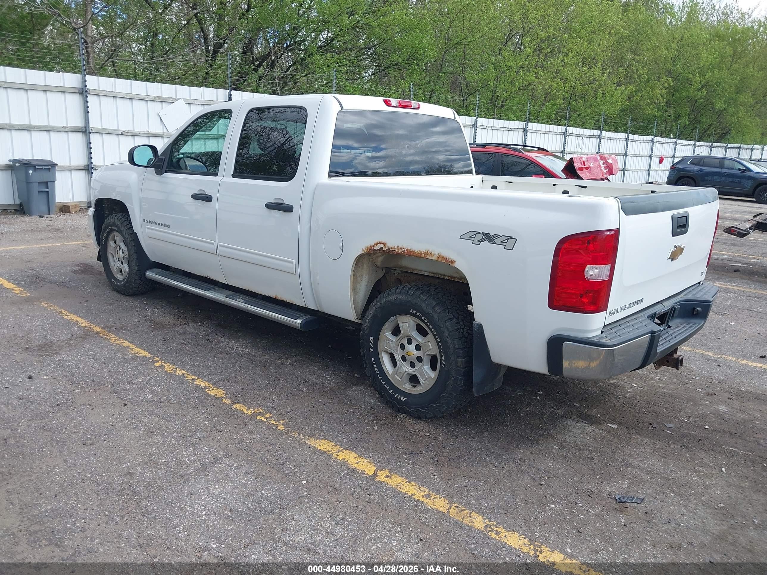 CHEVROLET SILVERADO image 3