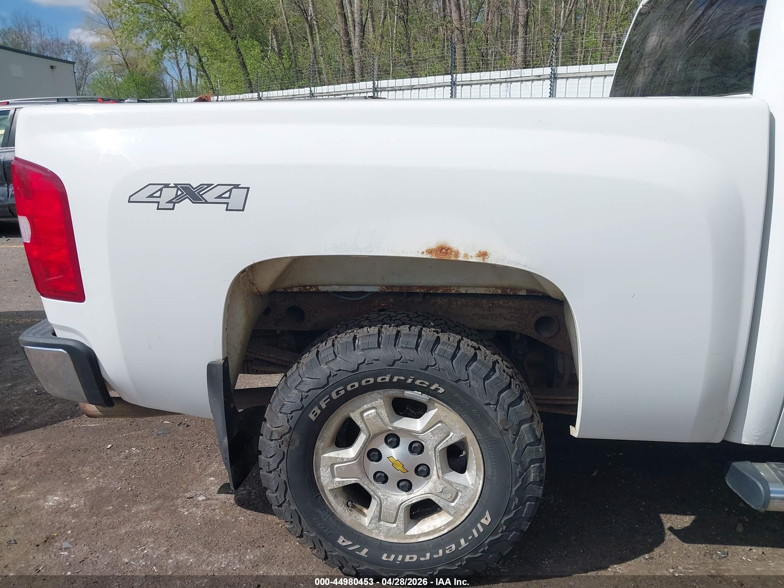 CHEVROLET SILVERADO image 6