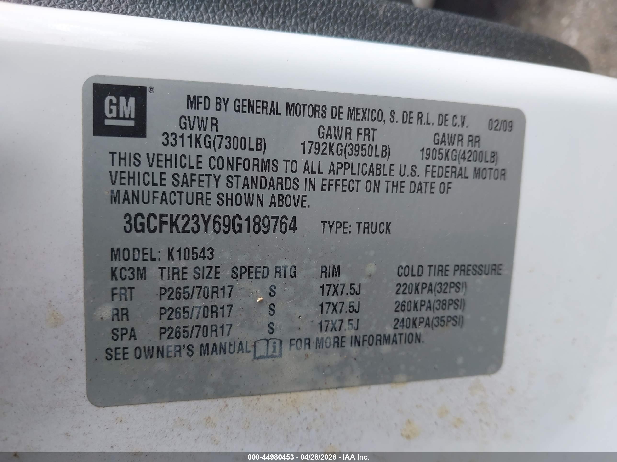 CHEVROLET SILVERADO image 9