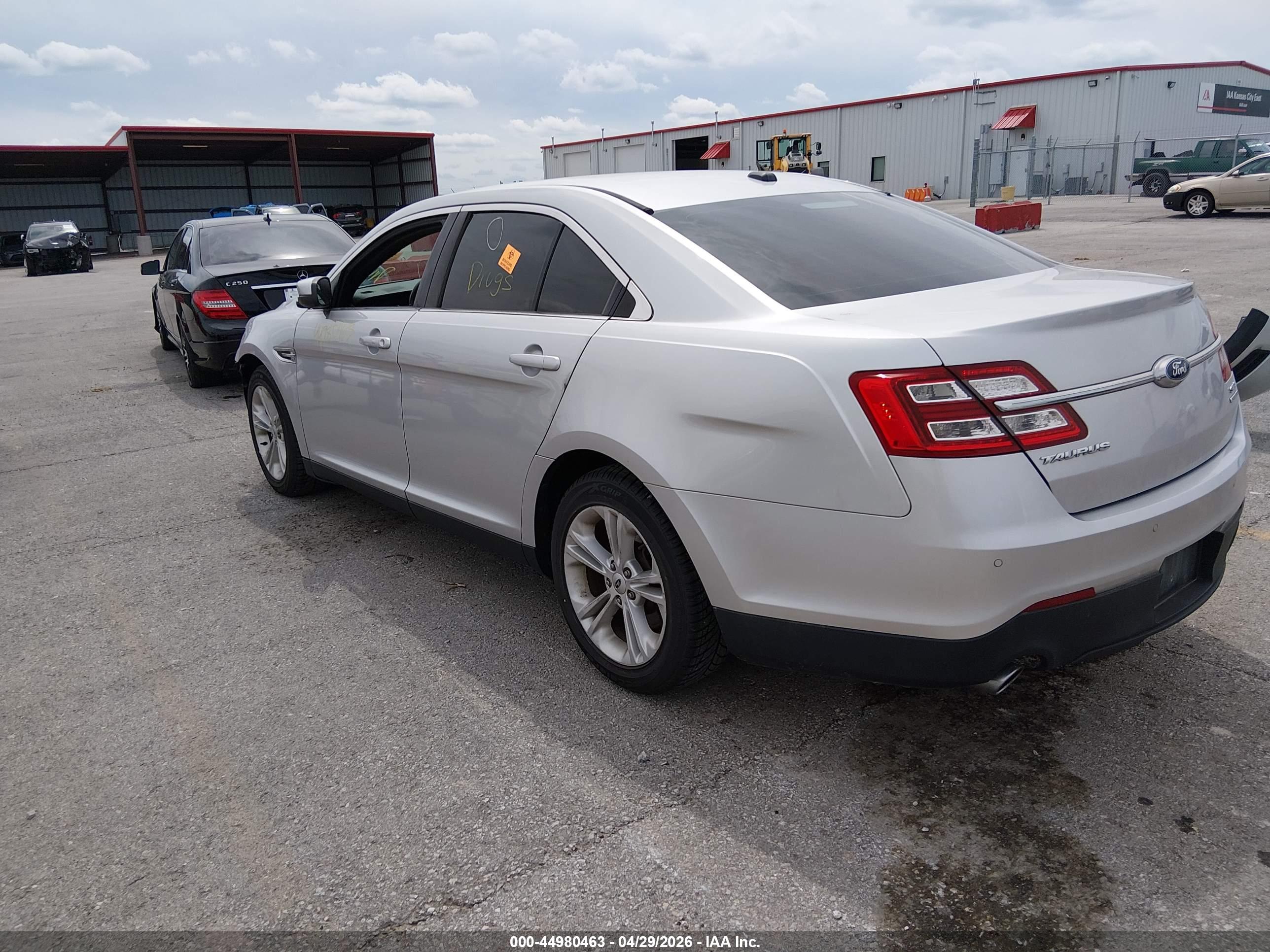 FORD TAURUS image 3
