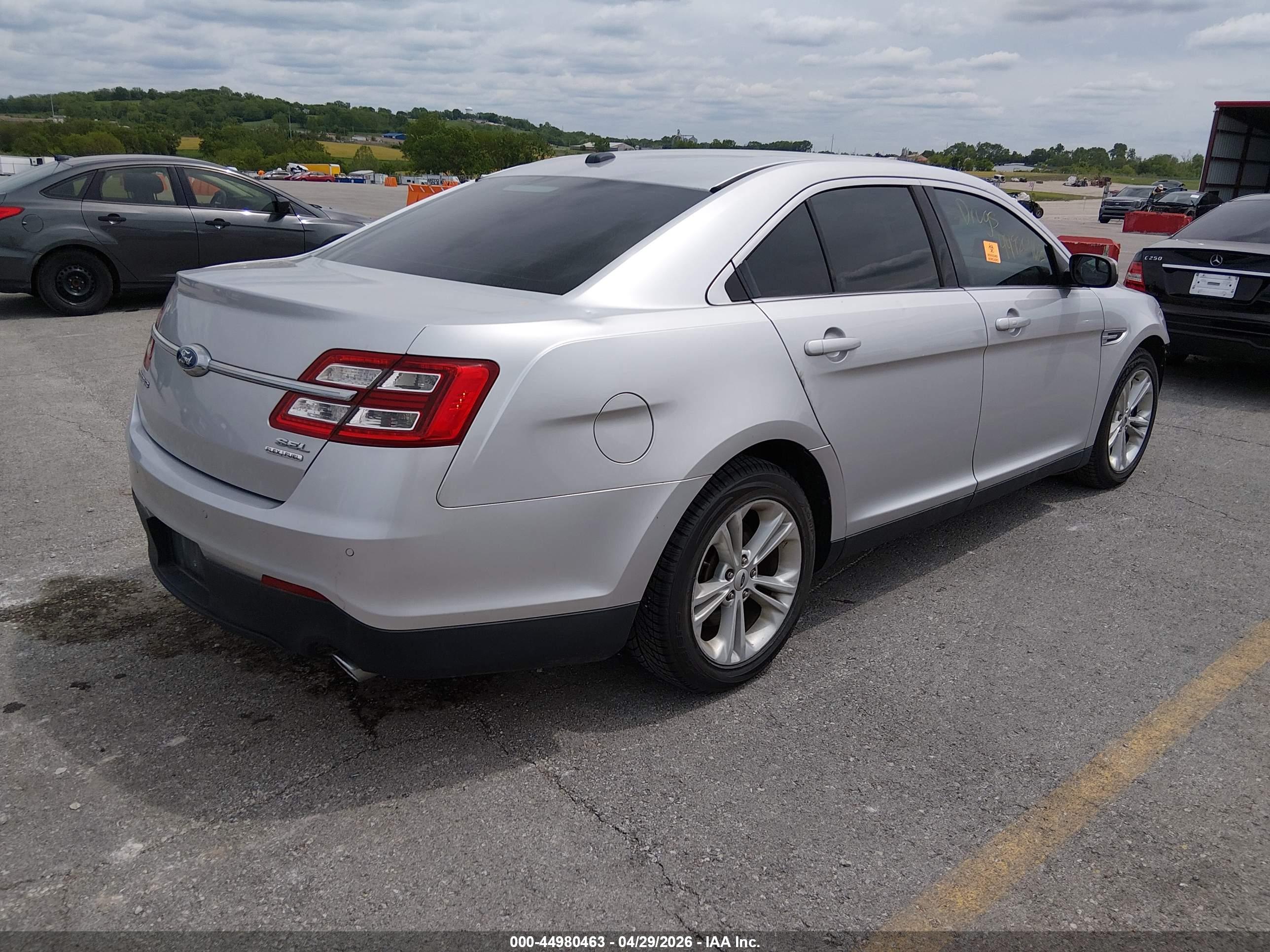 FORD TAURUS image 4