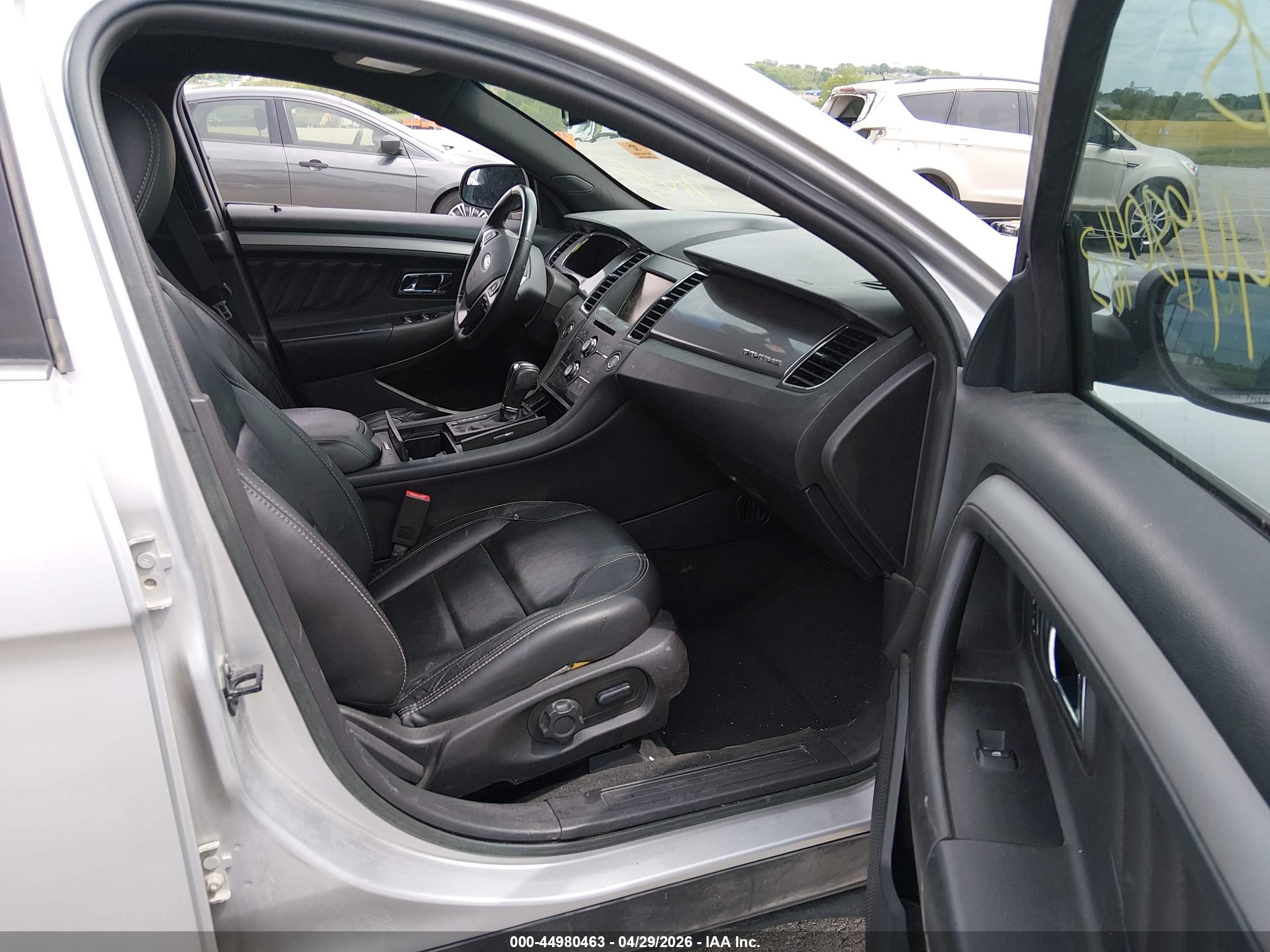FORD TAURUS image 5