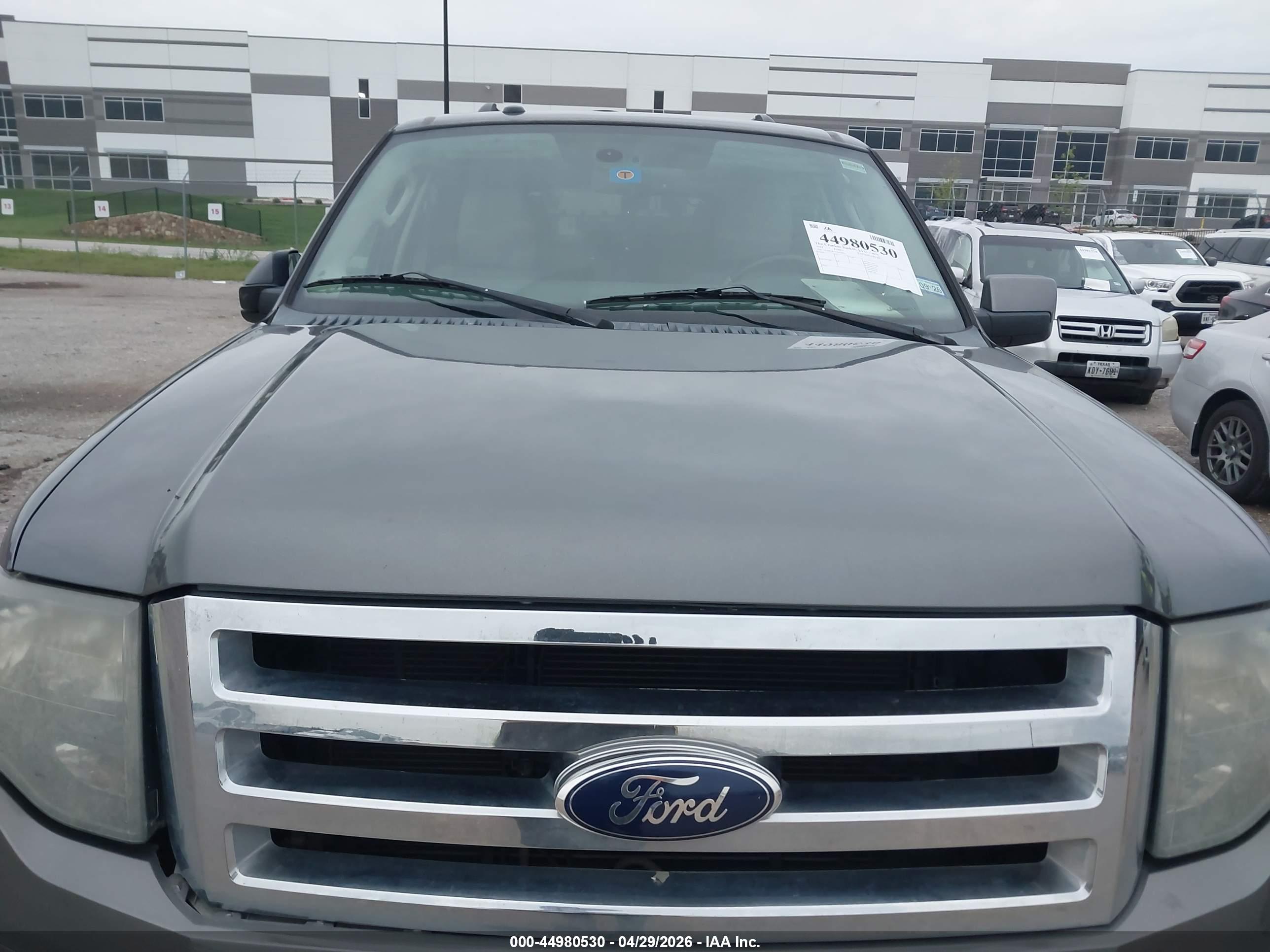 FORD EXPEDITION image 6