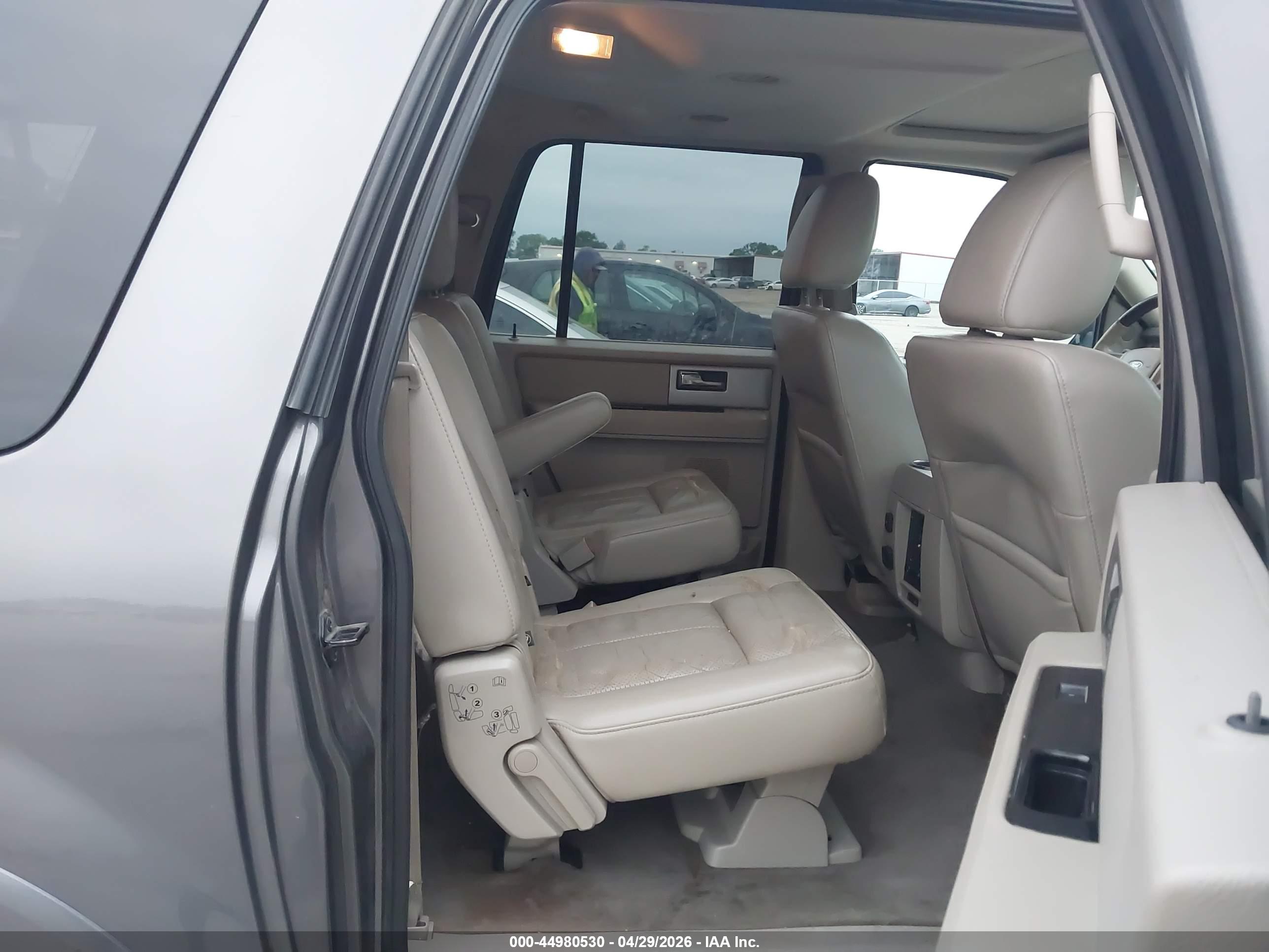 FORD EXPEDITION image 8